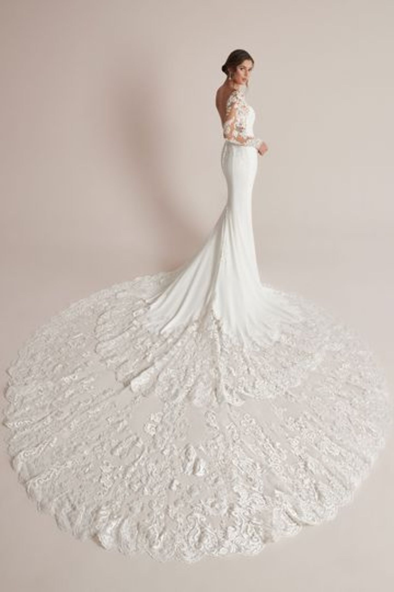 1 x Justin Alexander Alivia Designer Crepe Wedding Gown With Cathedral Train - Size 12 - RRP £1,654 - Image 10 of 14