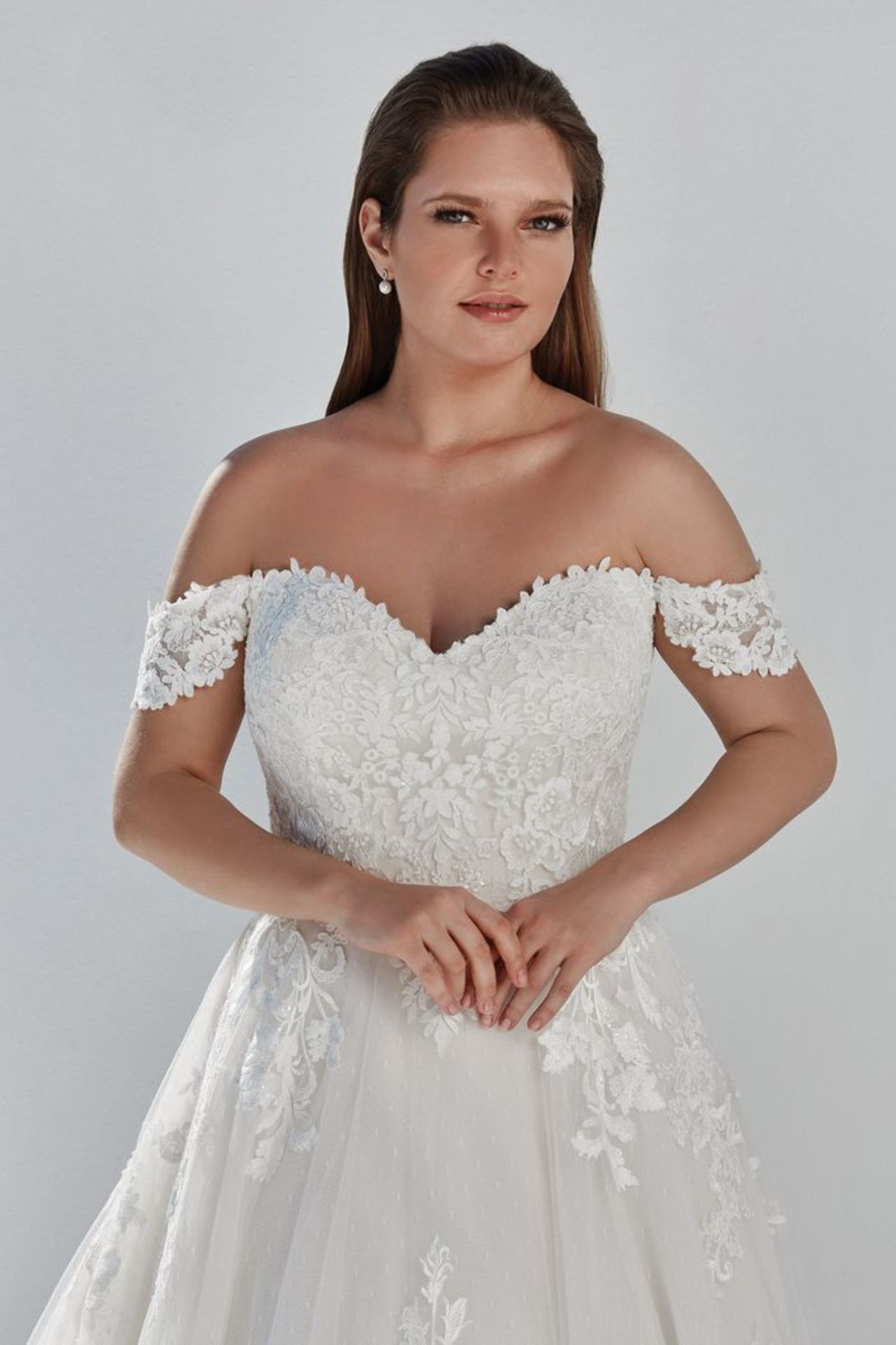 1 x Justin Alexander 'Venice' Tulle Ball Gown With Off the Shoulder Detail - UK Size 10 - RRP £1,854 - Image 12 of 15