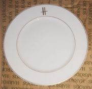 30 x PILLIVUYT Porcelain Dinner Plates In White Featuring 'Famous Branding' In Gold - Dimensions: