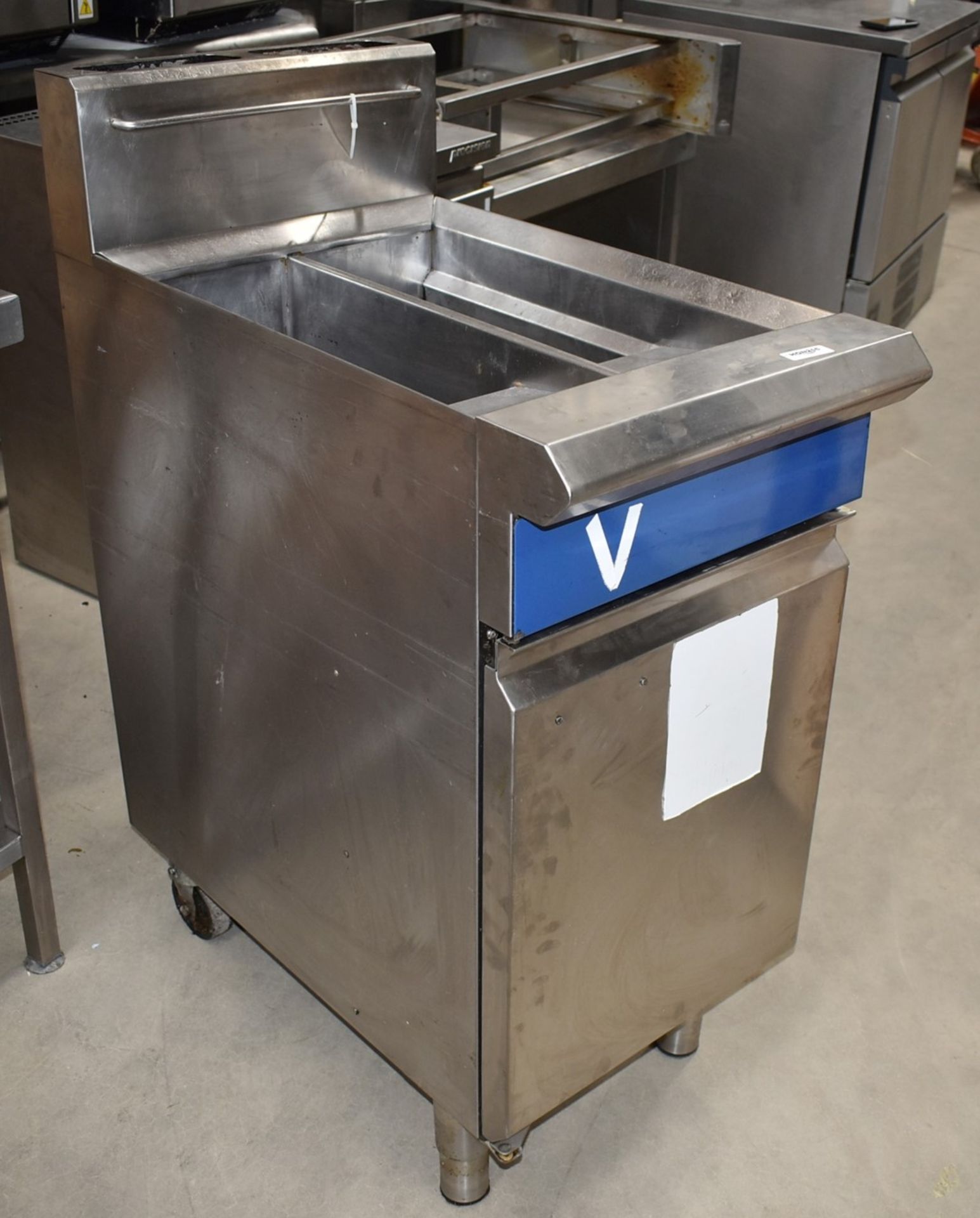 1 x Blue Seal Twin Tank Gas Fryer - Includes Two Frying Baskets - Model GT46 - Image 5 of 8