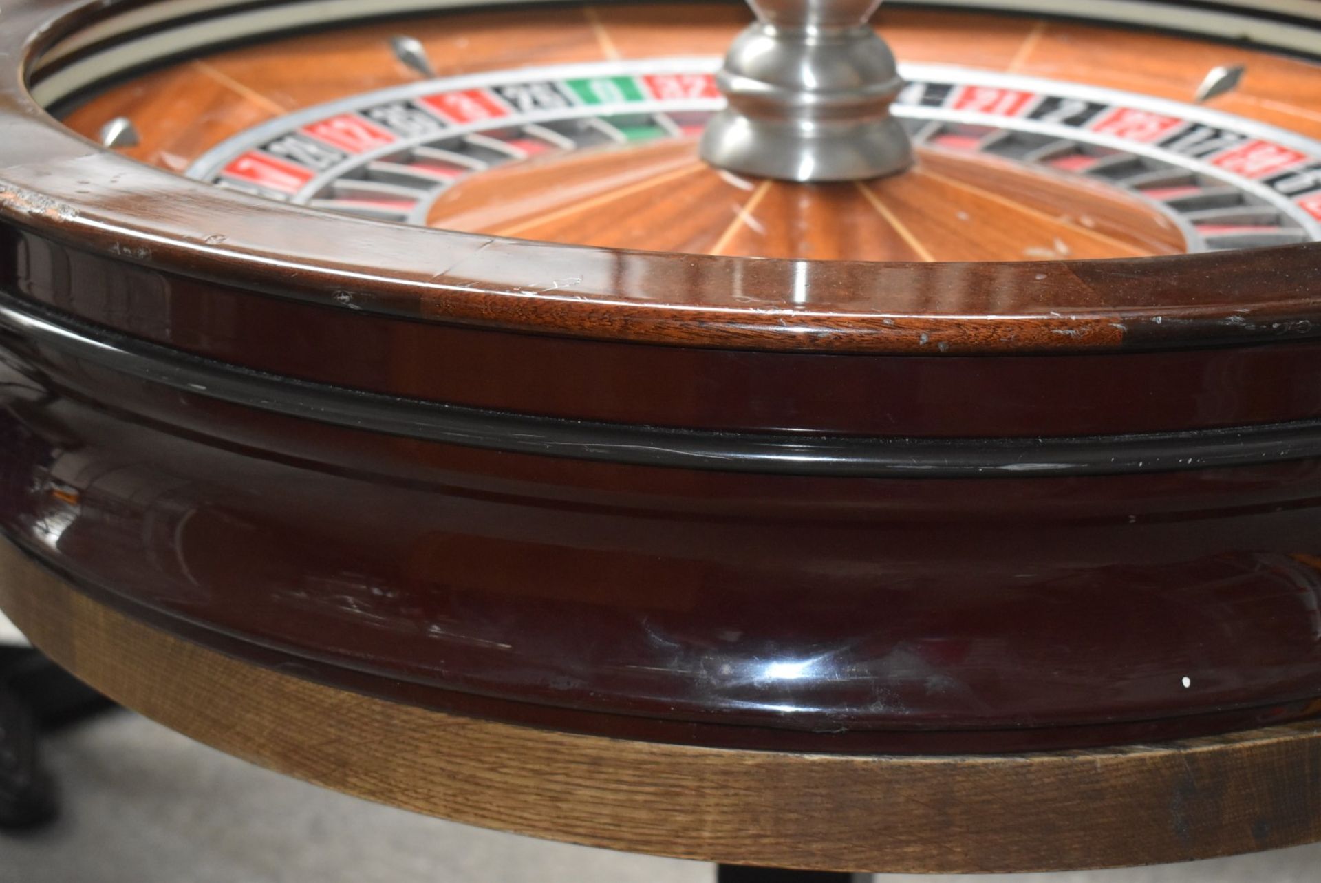 1 x Mahogany Casino ROULETTE WHEEL By Abbiati Torino - Dimensions: 80cm Diameter - Ref: JP904 GITW - - Image 5 of 15