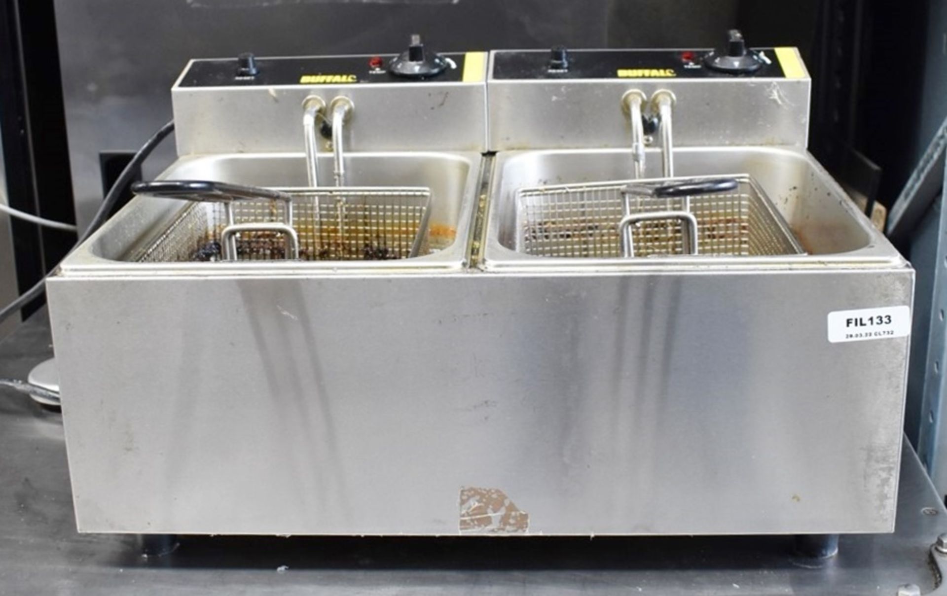 1 x Buffalo Twin Tank 2x8Ltr Countertop Fryer With Frying Baskets and Lids - 240v - Model L485 - Image 8 of 12