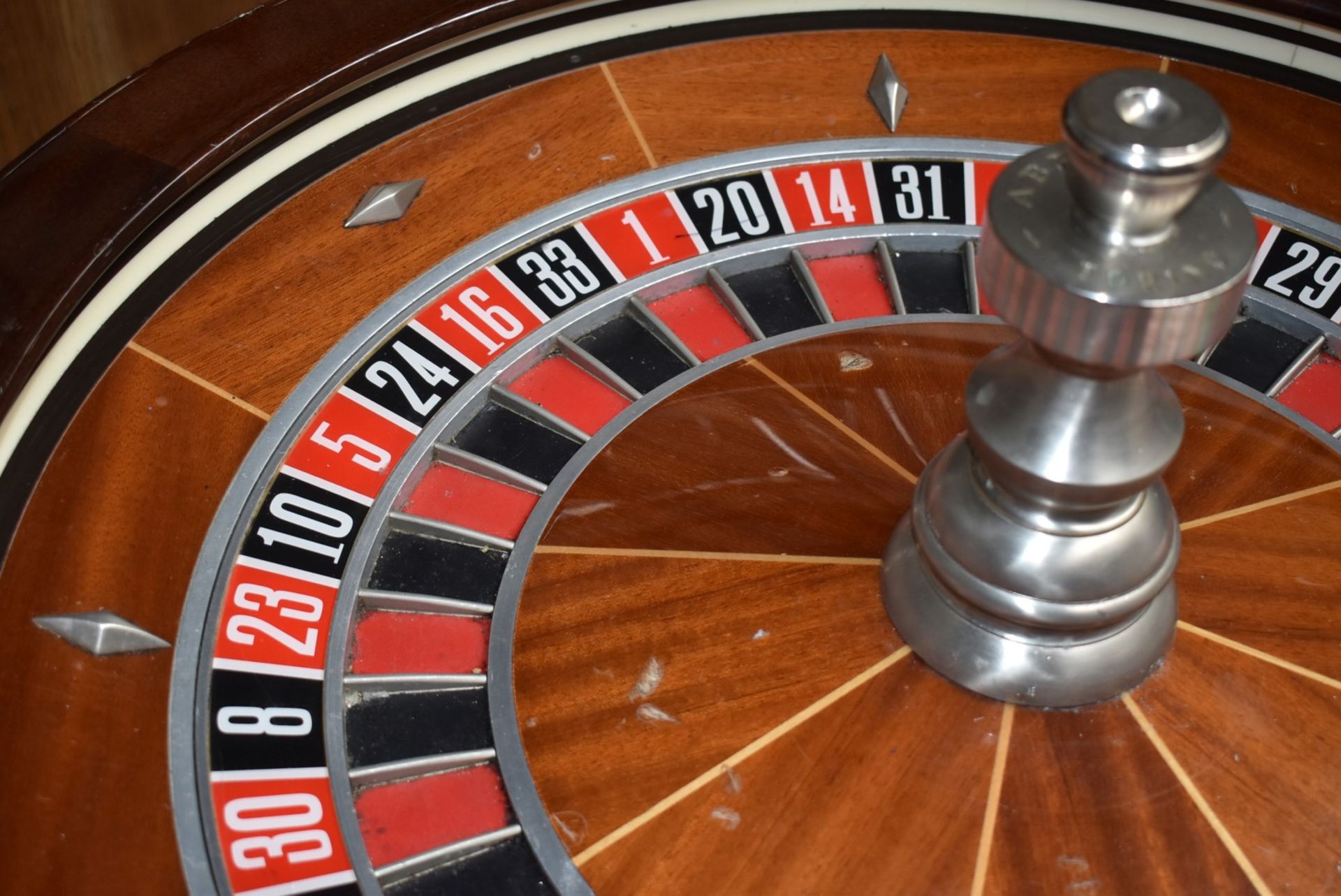 1 x Mahogany Casino ROULETTE WHEEL By Abbiati Torino - Dimensions: 80cm Diameter - Ref: JP904 GITW - - Image 10 of 15