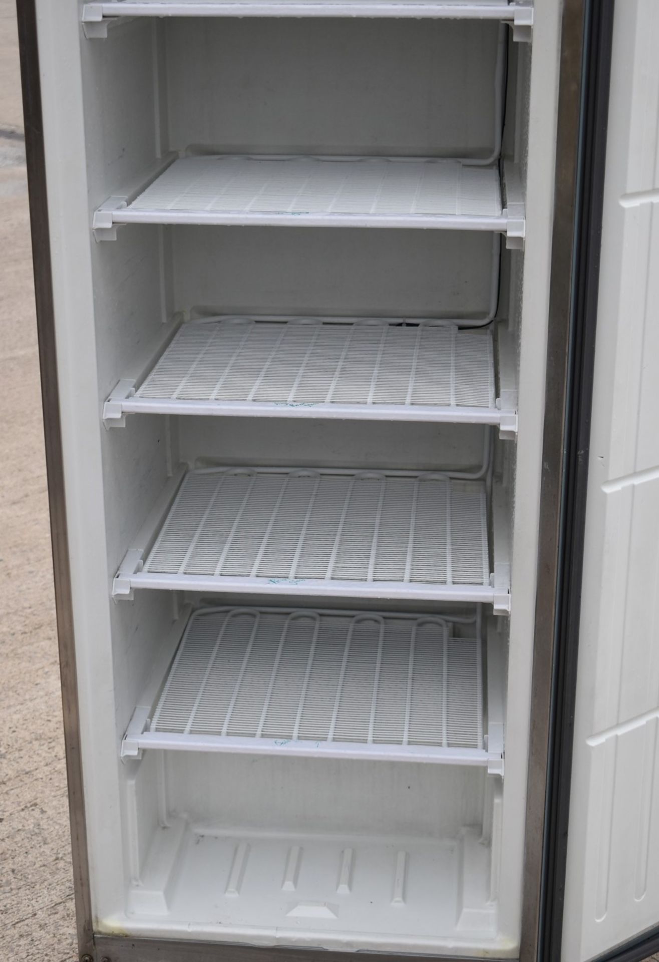 1 x Polar CD083 Upright Freezer With Stainless Steel Exterior - Dimensions: H185 x W60 x D60 cms - Image 10 of 11