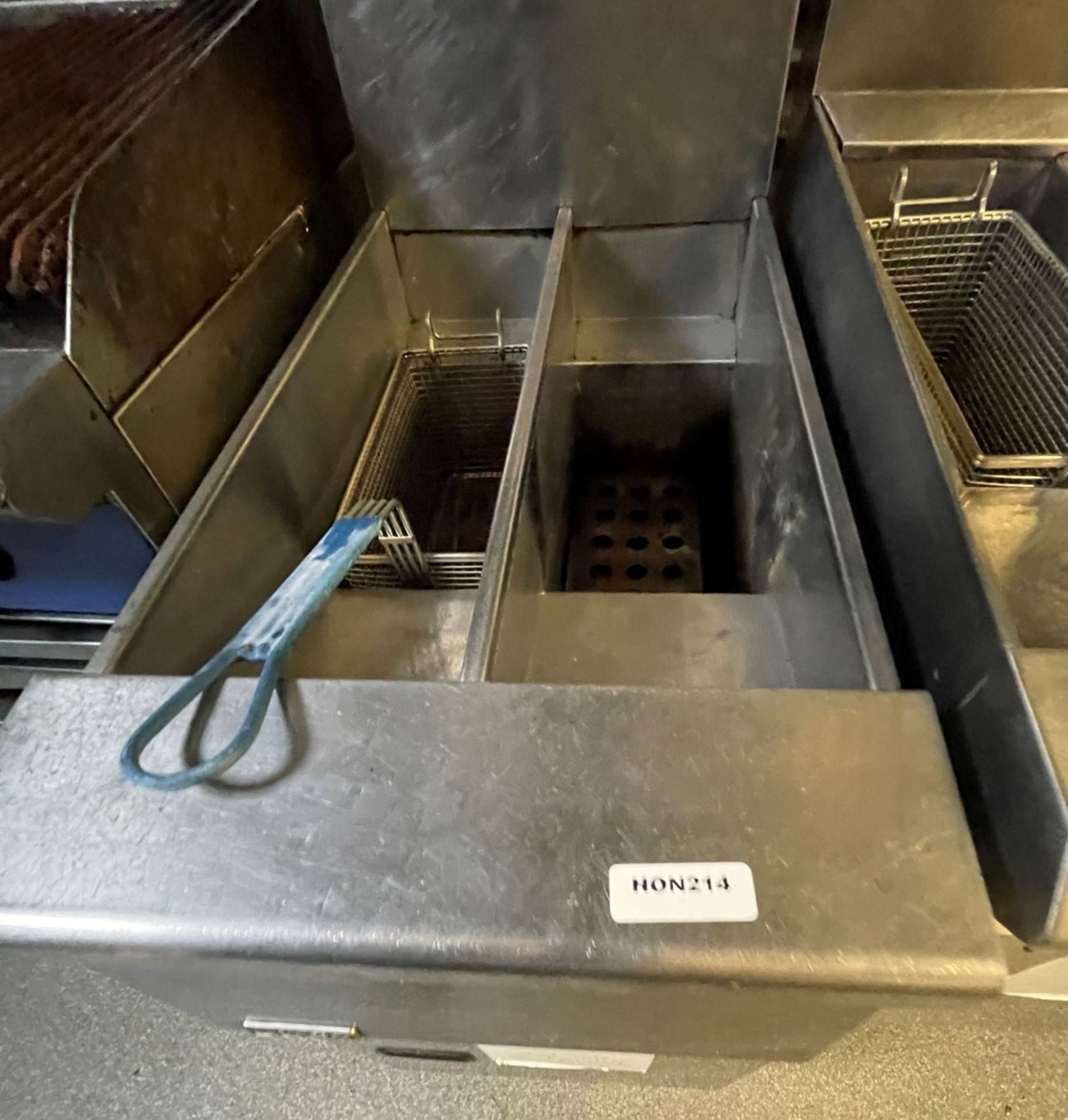 1 x Pitco Twin Tank Solstice Natural Gas Fryer - Model SG14TS - Includes Two Frying Baskets - Image 2 of 3