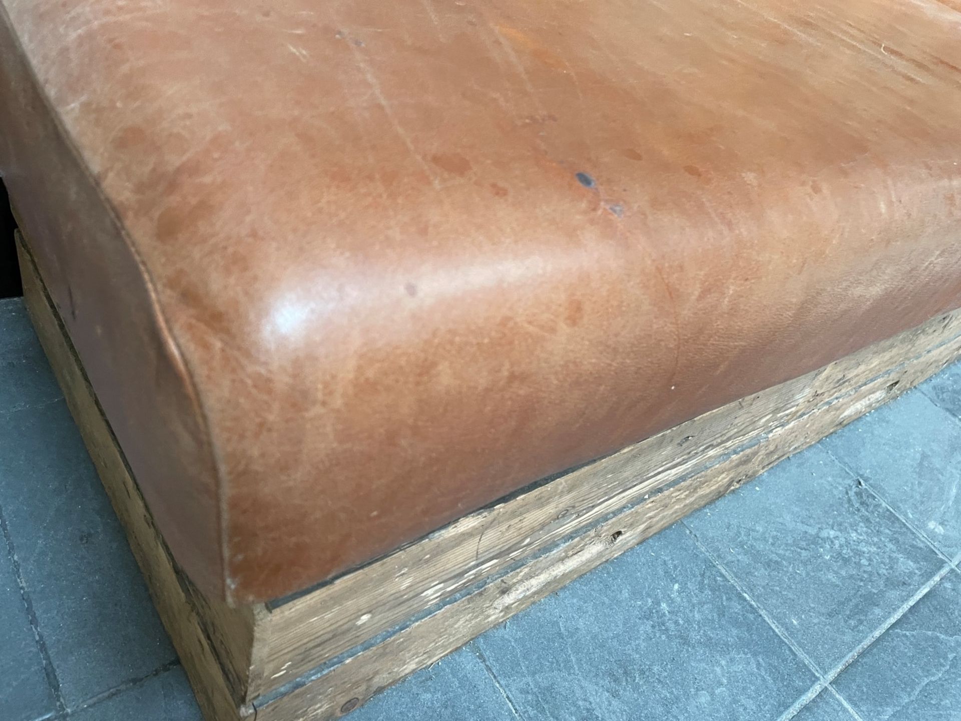 1 x Rustic Wooden Seating Bench Featuring Tan Leather Seat Pads - Suitable For Restaurants or Bars! - Image 8 of 12
