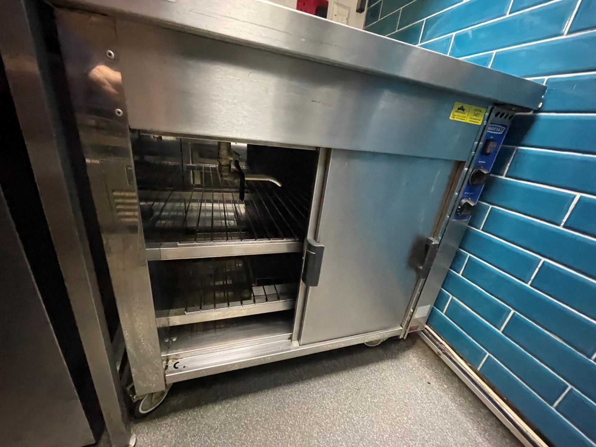 1 x Moffat Mobile Baine Marie With Heated Food/Plate Cabinet - 240v - Stainless Steel Exterior - Image 7 of 13