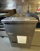 1 x Pitco Twin Tank Solstice Natural Gas Fryer - Model SG14TS - Includes Two Frying Baskets
