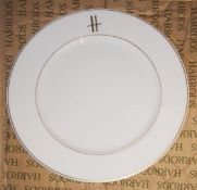 20 x PILLIVUYT Porcelain Dinner Plates In White Featuring 'Famous Branding' In Gold - Dimensions: