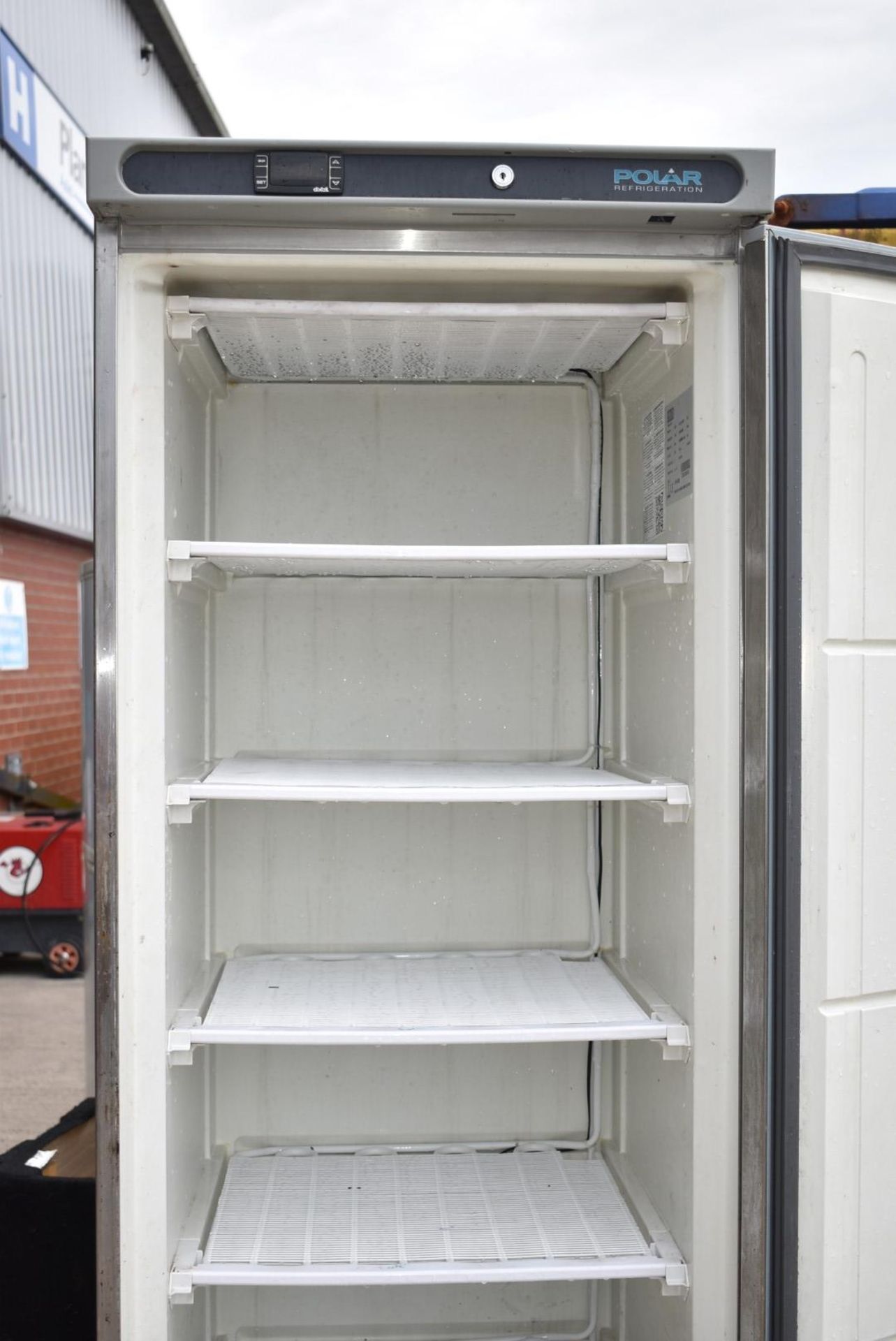 1 x Polar CD083 Upright Freezer With Stainless Steel Exterior - Dimensions: H185 x W60 x D60 cms - Image 4 of 10