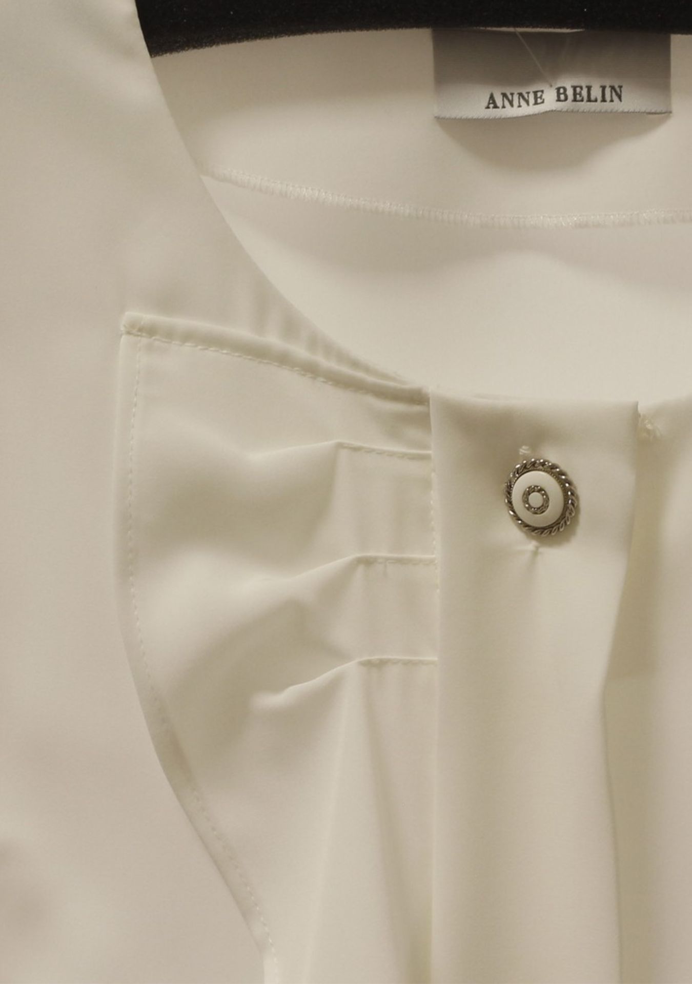 1 x Anne Belin White Shirt - Size: 18 - Material: 100% Polyester - From a High End Clothing Boutique - Image 3 of 9