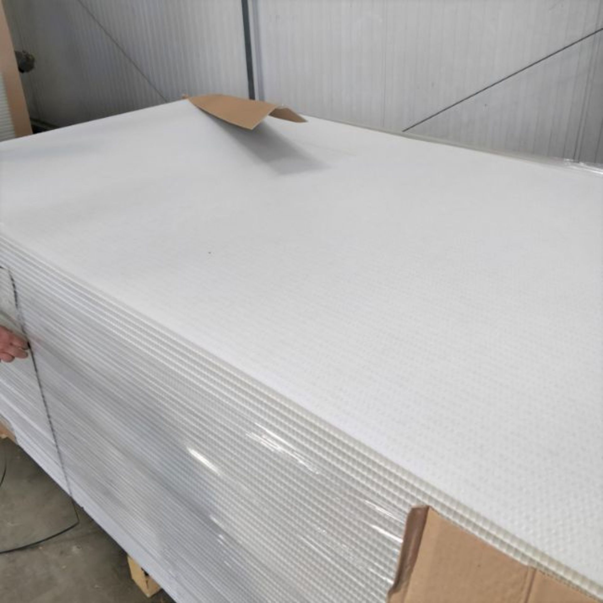100 x ThermHex Thermoplastic Honeycomb Core Panels - Size: Approx. 2630 x 1210 x 18mm - New - Image 2 of 5