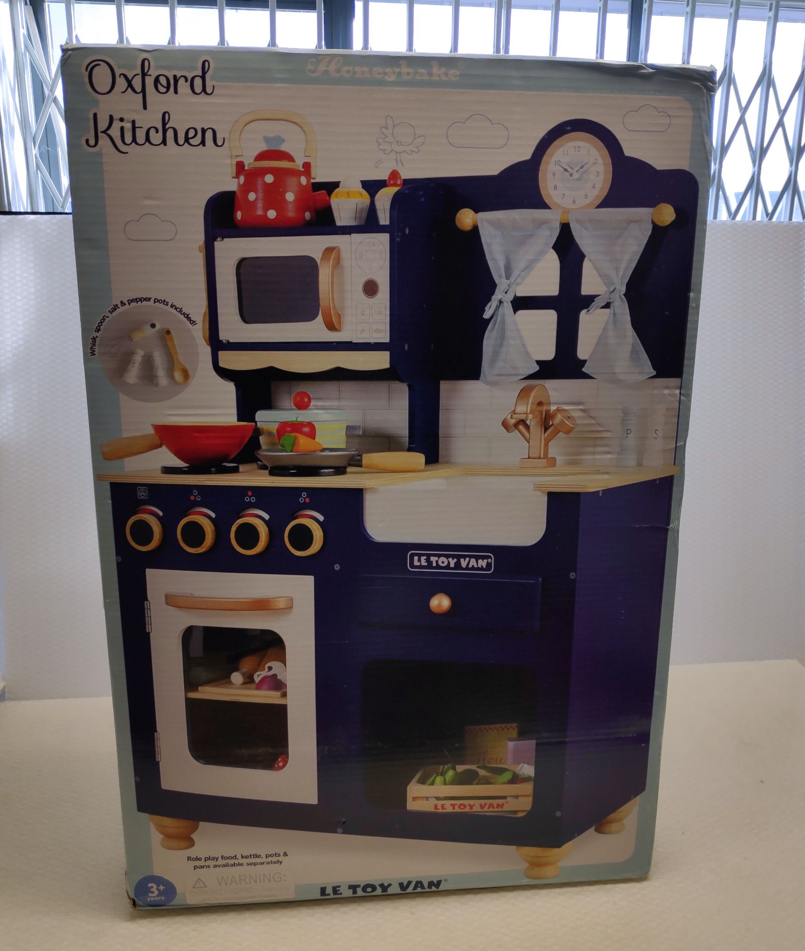 1 x Le Toy Van Wooden HoneyBake Oxford Kitchen - New/Boxed - Image 5 of 11