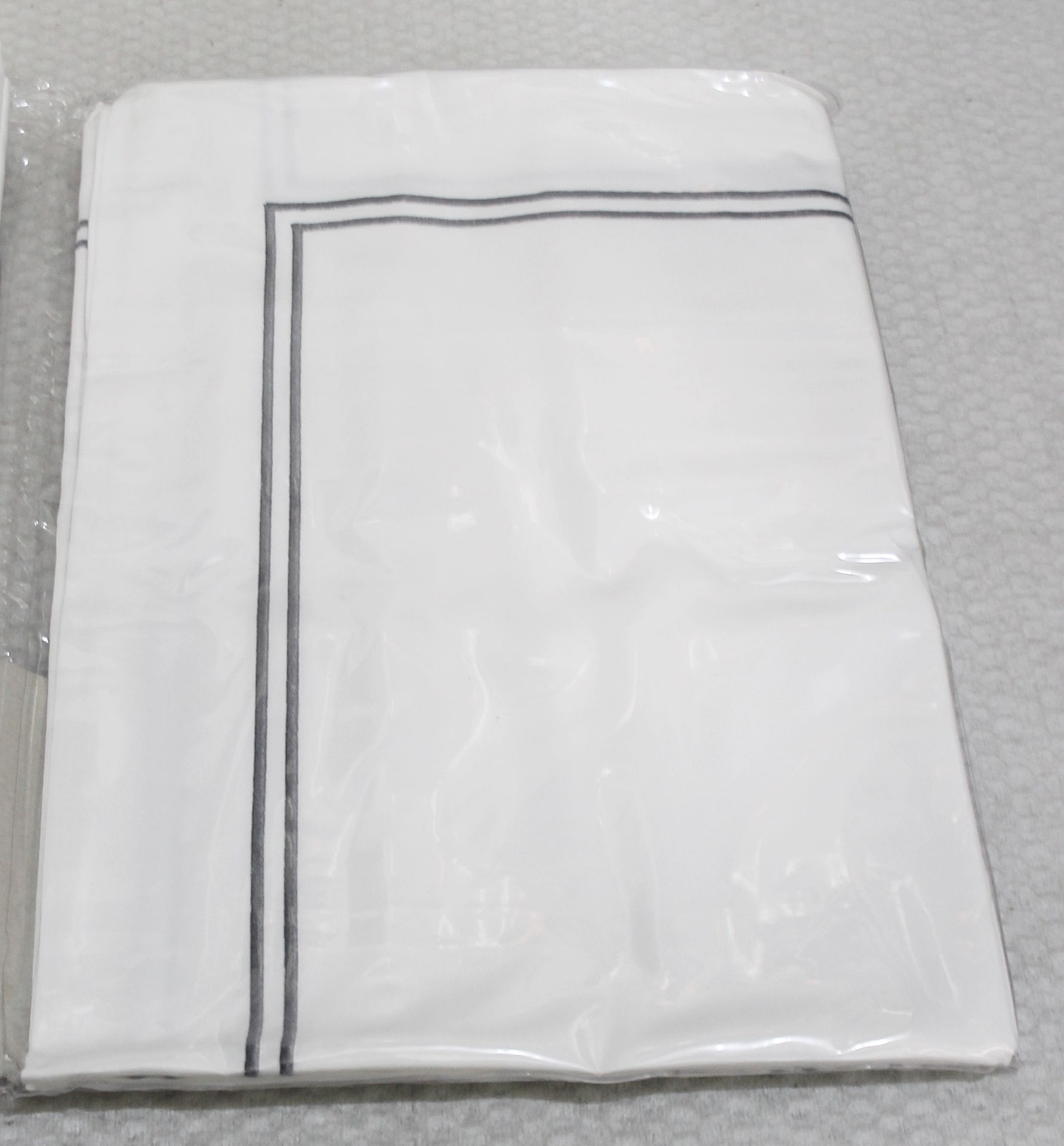 1 x AMALFI 'La Societe' 100% Fine Cotton Superking Superking Bedlinen Set - Original Price £339.00 - Image 4 of 5