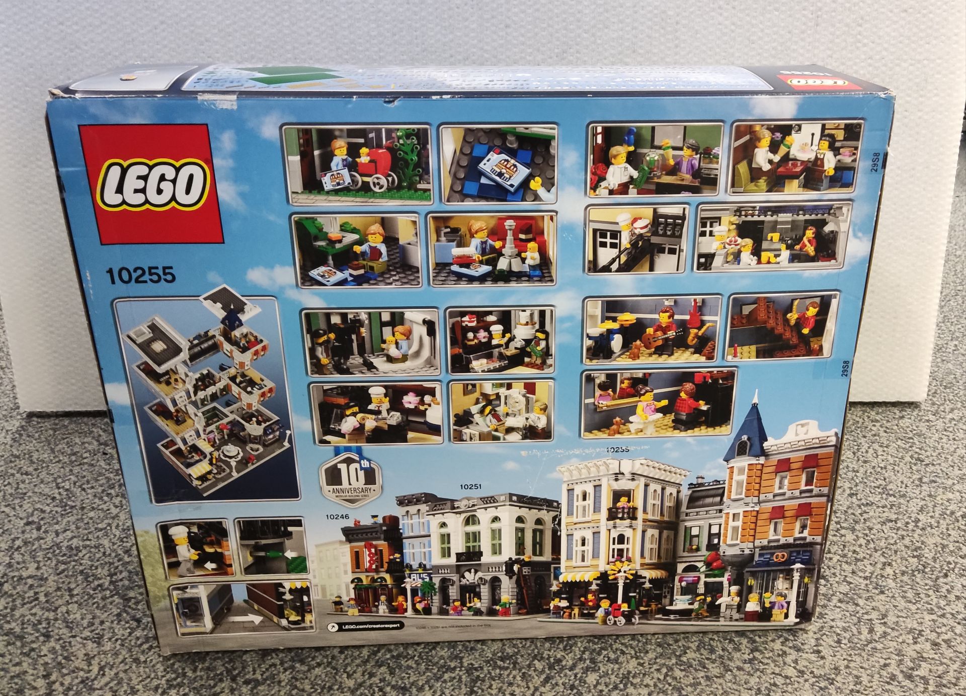 1 x Lego Creator Assembly Square - Set # 10255 - New/Boxed - Image 3 of 6