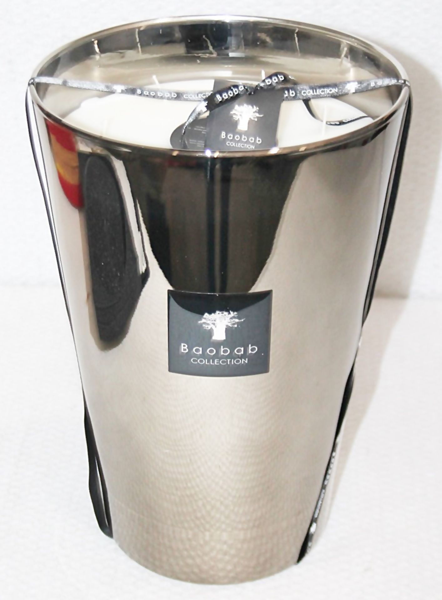 1 x BAOBAB COLLECTION Large 6.5kg 'Les Exclusives' Scented Candle (H35cm) - Original Price £465.00 - - Image 2 of 7