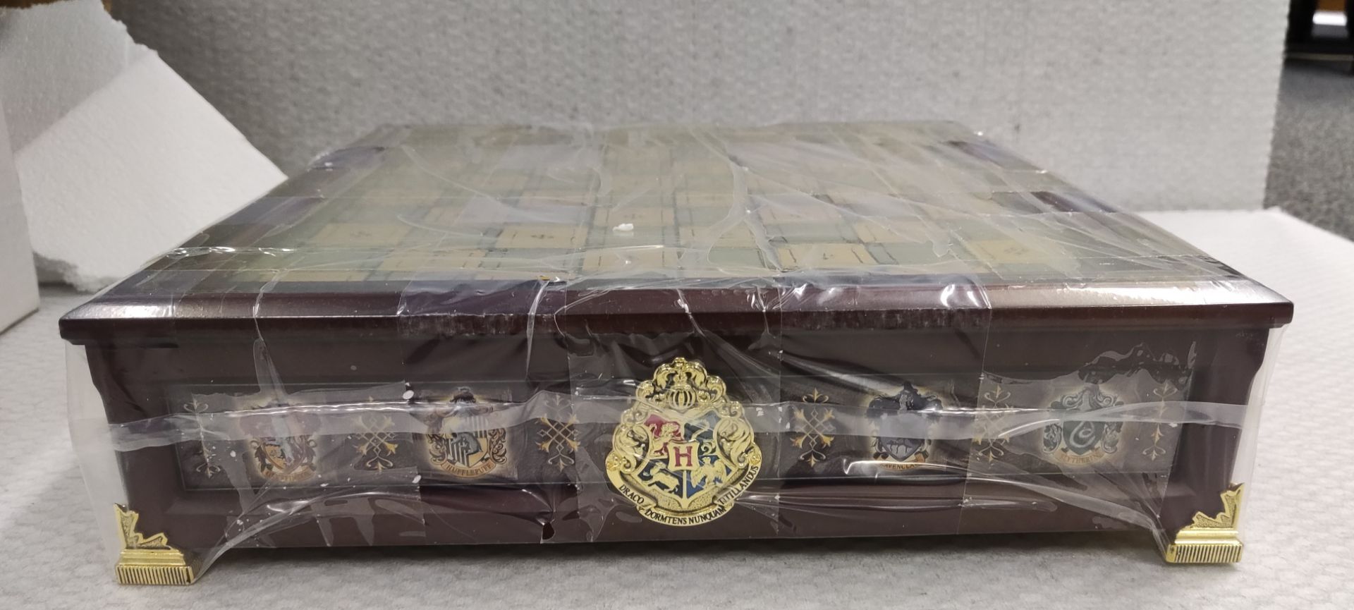 1 x Harry Potter Silver & Gold Plated Quidditch Chess Set by The Noble Collection - New/Boxed - Image 8 of 11