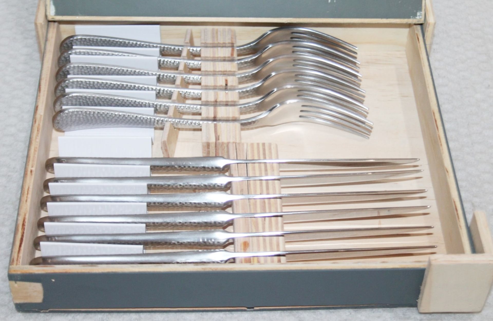 1 x CHARINGWORTH 'Planish' Stainless Steel 12-Piece Steak Knives and Forks Set - Original Price £ - Image 4 of 6