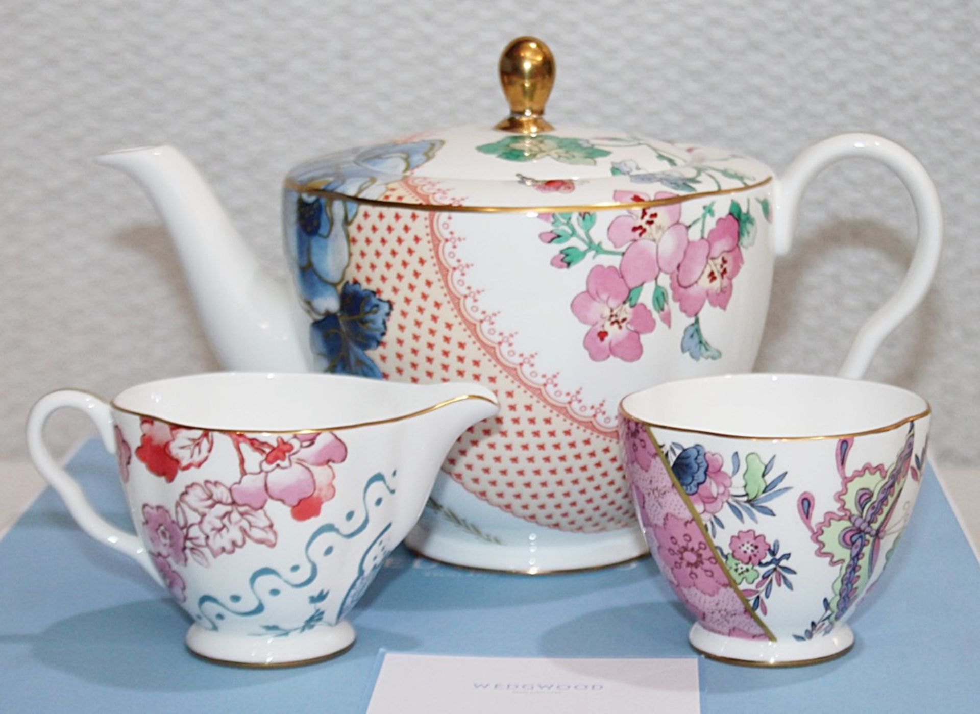 1 x WEDGWOOD 'Butterfly Bloom' Fine Bone China Teapot, Creamer And Sugar Bowl Set - RRP £195.00 - Image 3 of 8