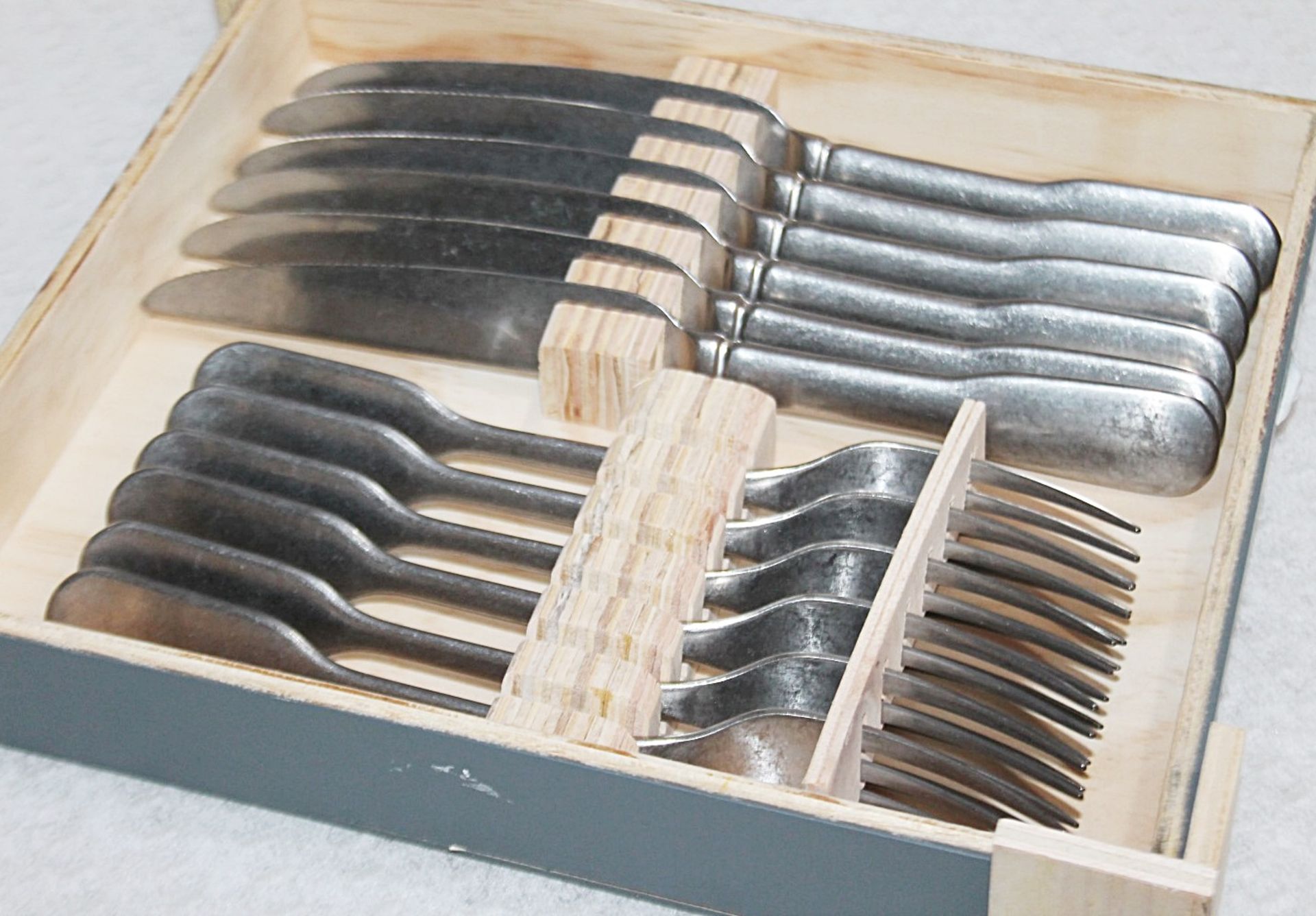 1 x CHARINGWORTH 'Fiddle' Stainless Steel Steak Knife And Fork Cutlery Set - RRP £78.00 - Designed - Image 3 of 7