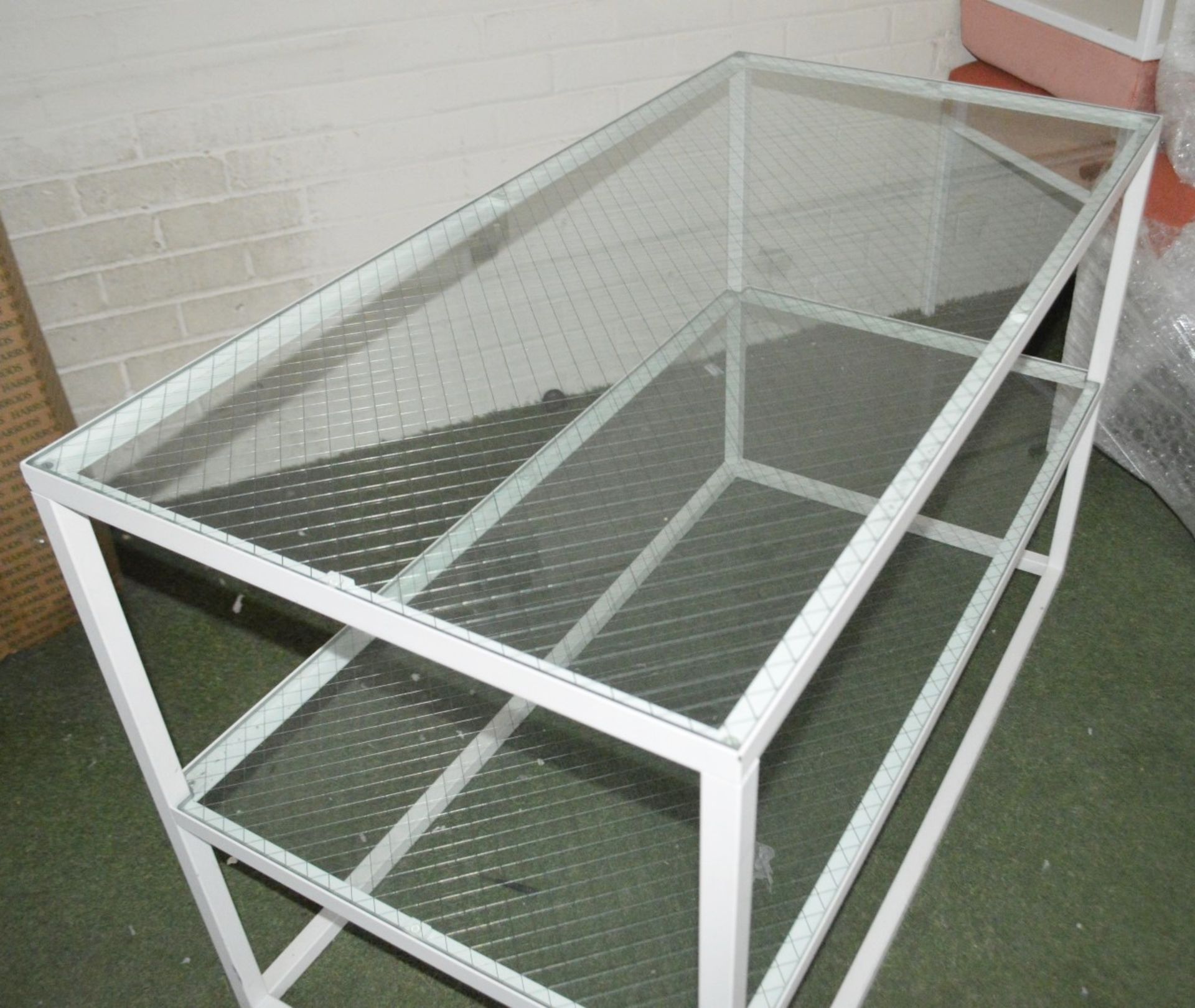 1 x 2-Tier Rectangular Metal Shop Display Unit With Glass Shelves In White - Dimensions: H75 x - Image 4 of 4
