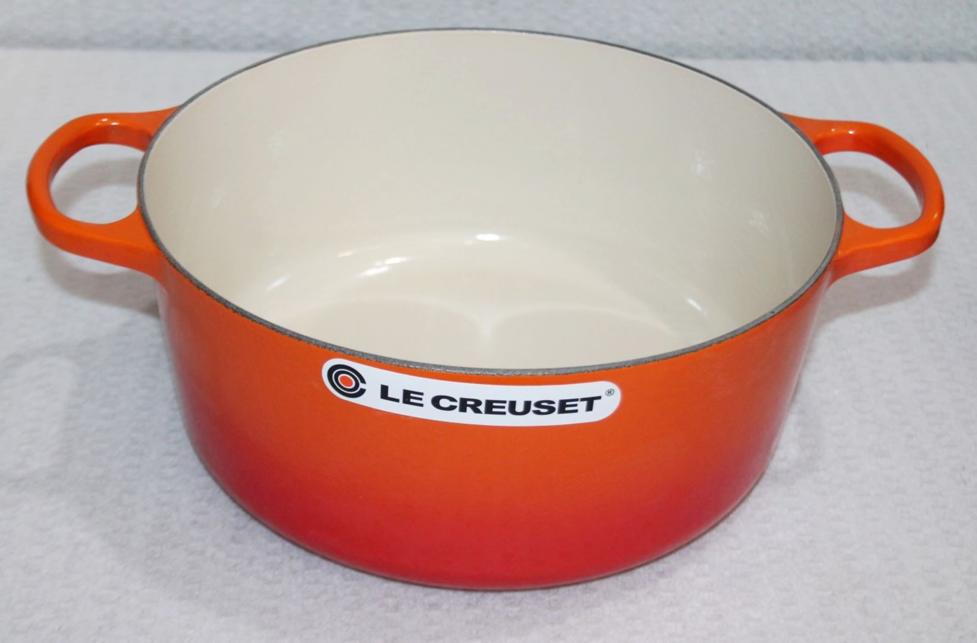 1 x LE CREUSET 'Volcanic' Enamelled Cast Iron Round Casserole Dish With Lid (30cm / 8.1-Litre) - - Image 9 of 13