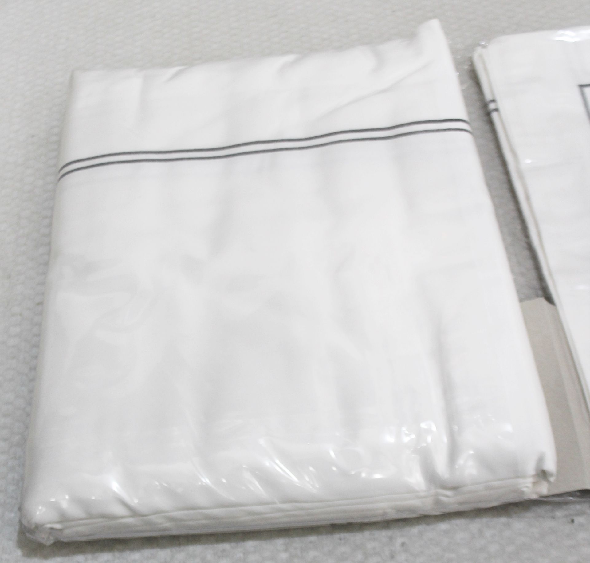 1 x AMALFI 'La Societe' 100% Fine Cotton Superking Superking Bedlinen Set - Original Price £339.00 - Image 3 of 5