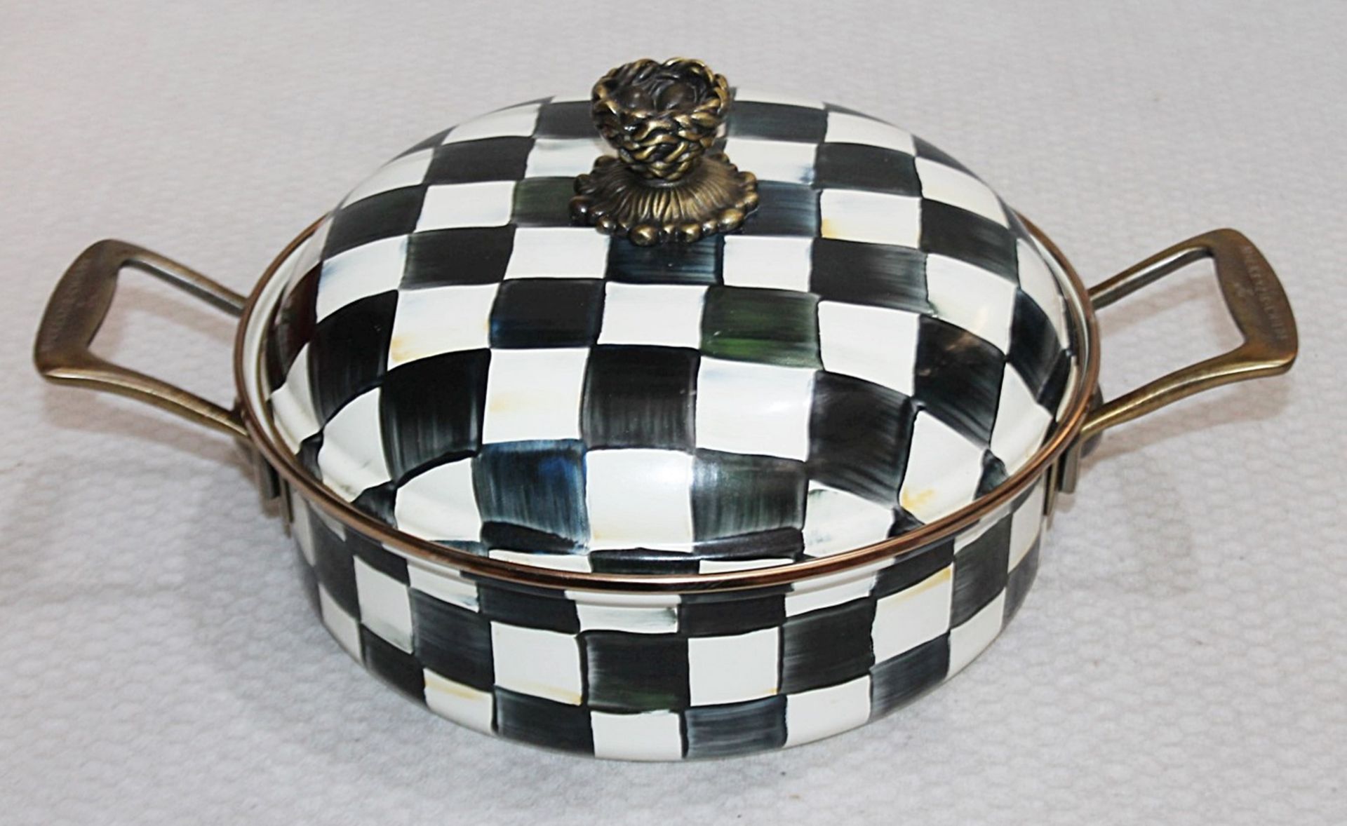 1 x MACKENZIE-CHILDS Courtly Check® Enamel 26cm Casserole Dish With Lid - Original Price £219.00 - - Image 2 of 7
