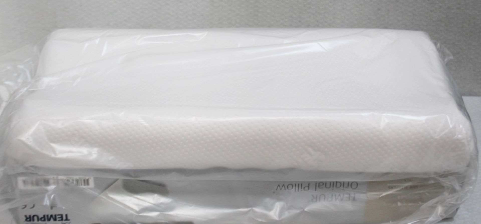 1 x TEMPUR Medium Original Pillow (31cm x 61cm) Original Price £105.00 - Unused Boxed Stock - Image 6 of 6