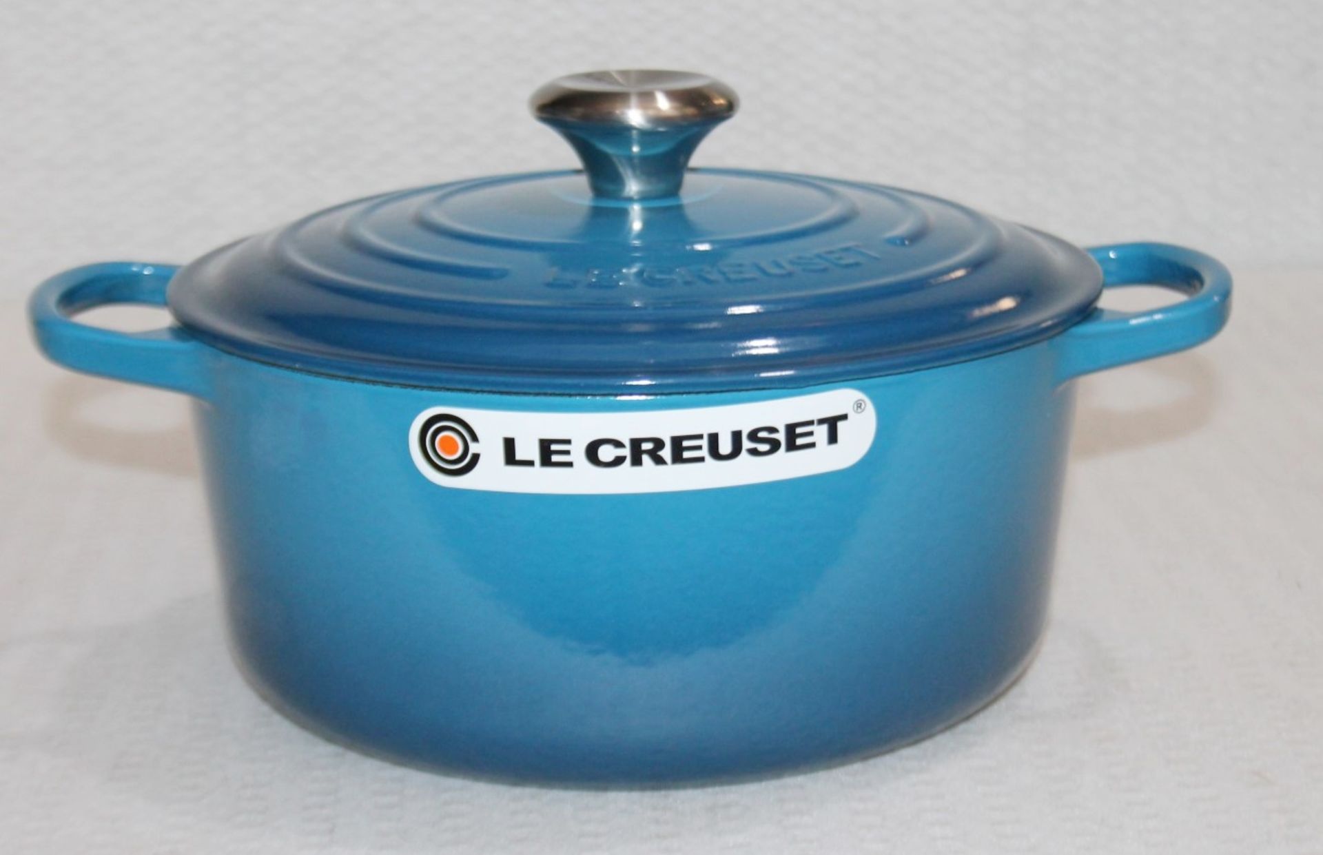 1 x LE CREUSET Marseille Blue Enamelled Cast Iron Round Casserole Dish (24cm / 4.2-Litre) - Original - Image 2 of 8