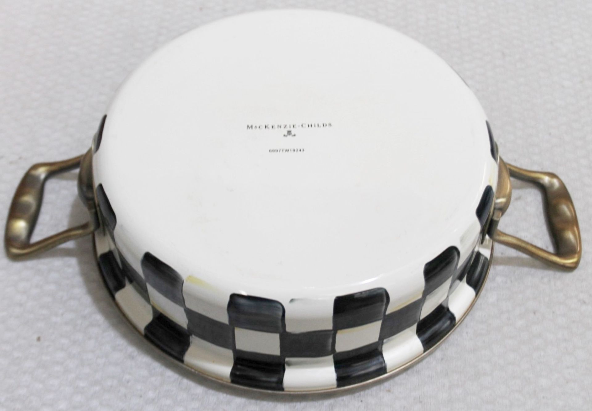 1 x MACKENZIE-CHILDS Courtly Check® Enamel 26cm Casserole Dish With Lid - Original Price £219.00 - - Image 6 of 7