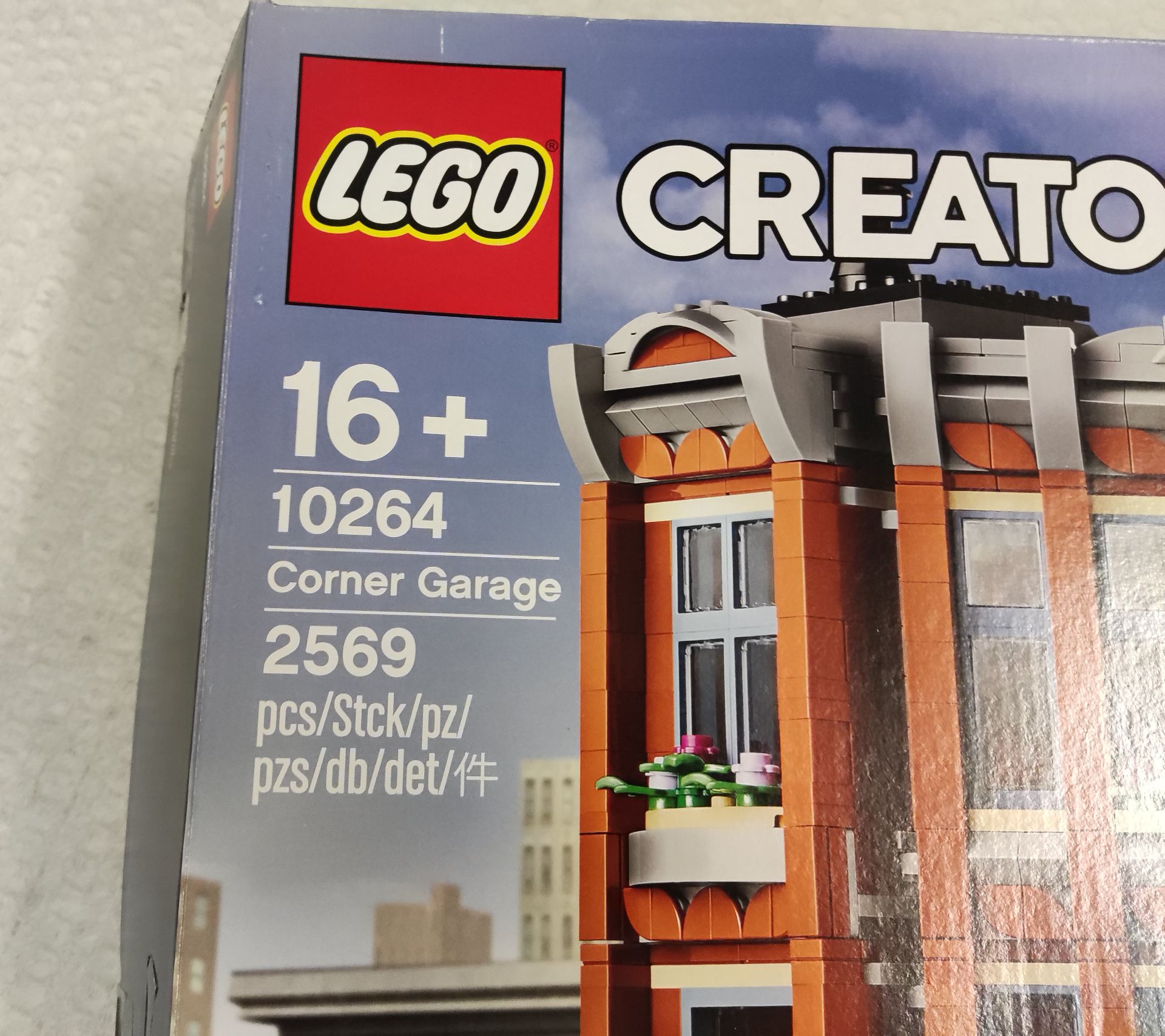 1 x Lego Creator Expert Corner Garage - Model 10264 - New/Boxed - Image 9 of 10