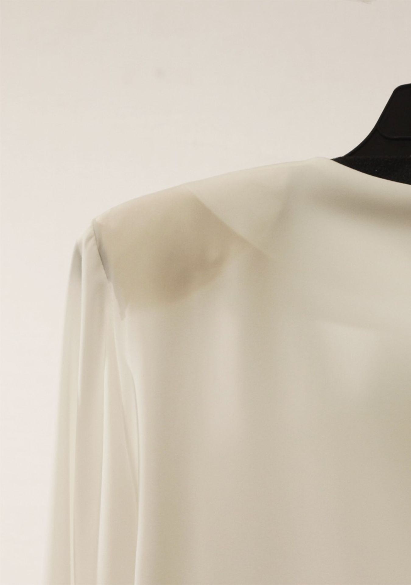 1 x Anne Belin White Shirt - Size: 18 - Material: 100% Polyester - From a High End Clothing Boutique - Image 8 of 9