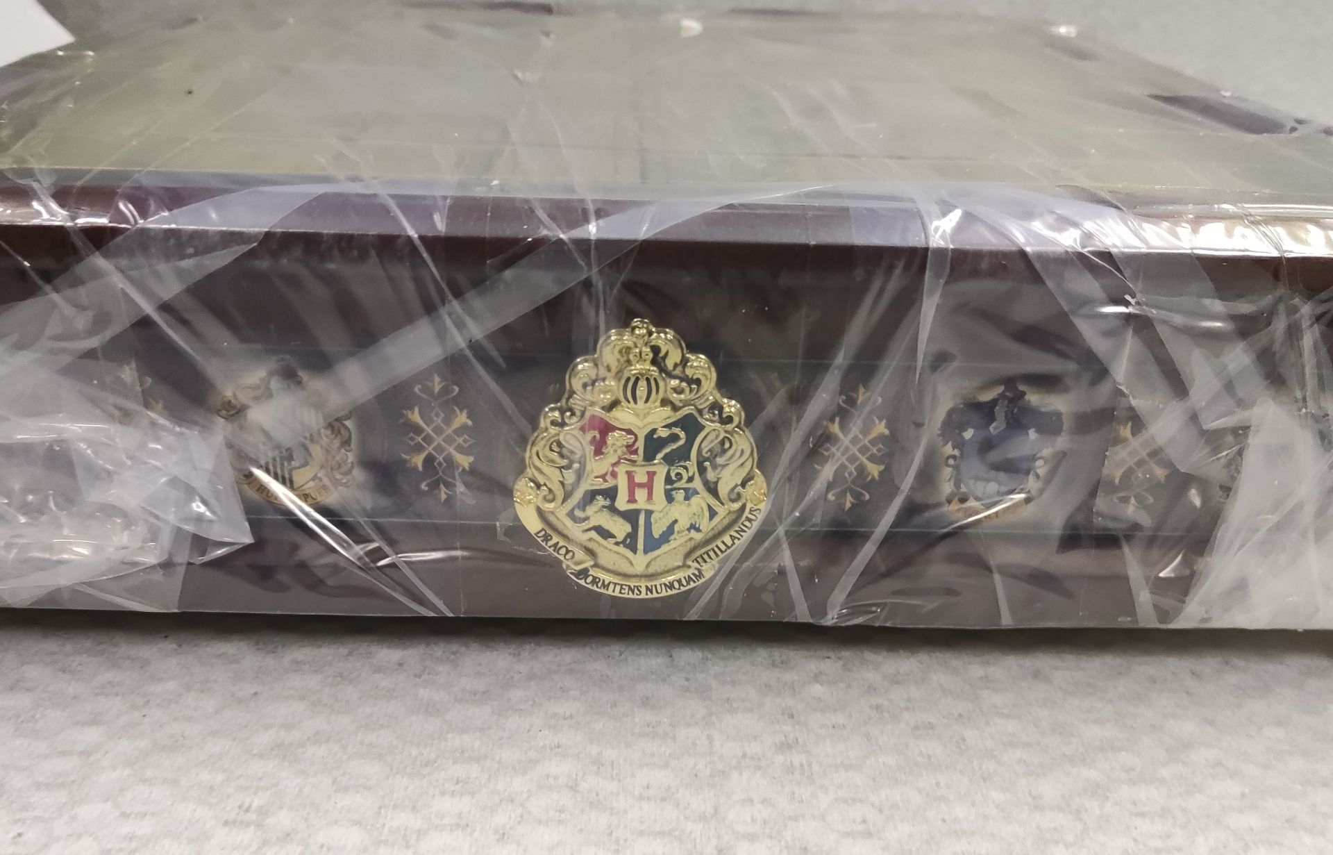 1 x Harry Potter Silver & Gold Plated Quidditch Chess Set by The Noble Collection - New/Boxed - Image 6 of 11