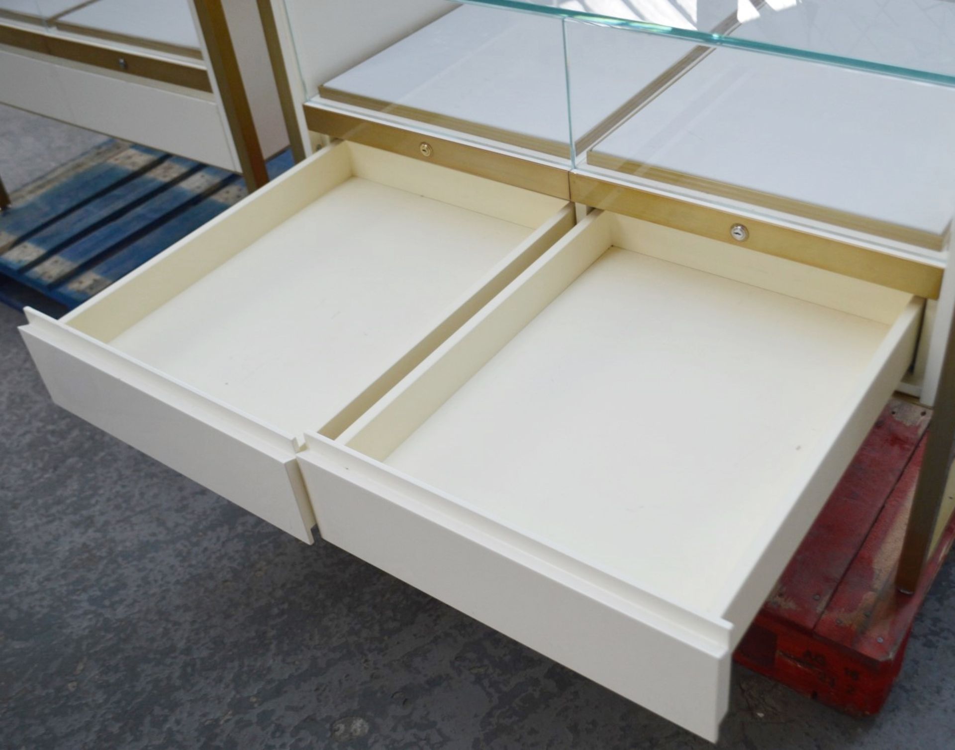 1 x Freestanding Jewellery Display Cabinet Featuring 2 x Pull-Out Trays With Leather Inserts - Image 3 of 7