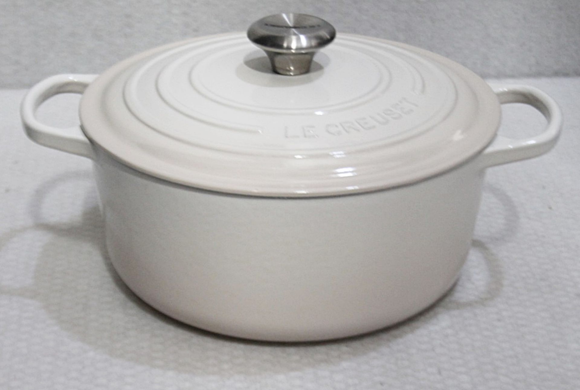 1 x LE CREUSET 'Signature' Enamelled Cast Iron 26.5cm Round Casserole Dish With Lid - Original Price