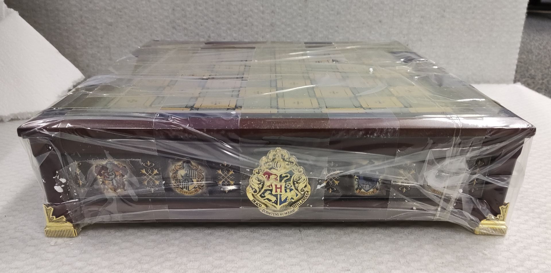 1 x Harry Potter Silver & Gold Plated Quidditch Chess Set by The Noble Collection - New/Boxed - Image 10 of 11