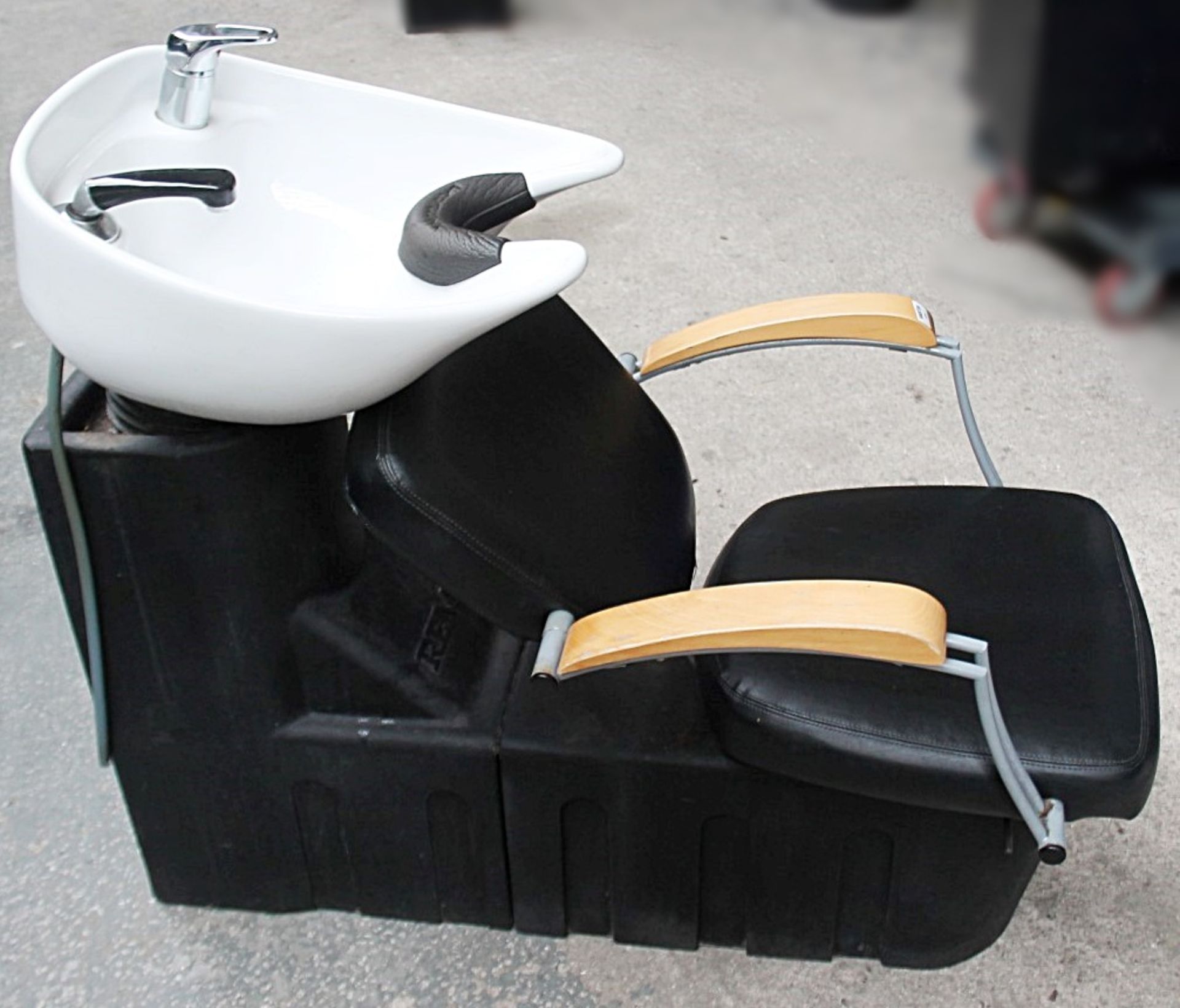 1 x Hair Washing Backwash Shampoo Basin Chair - Recently Removed From A Boutique Hair Salon - Ref: - Image 4 of 12