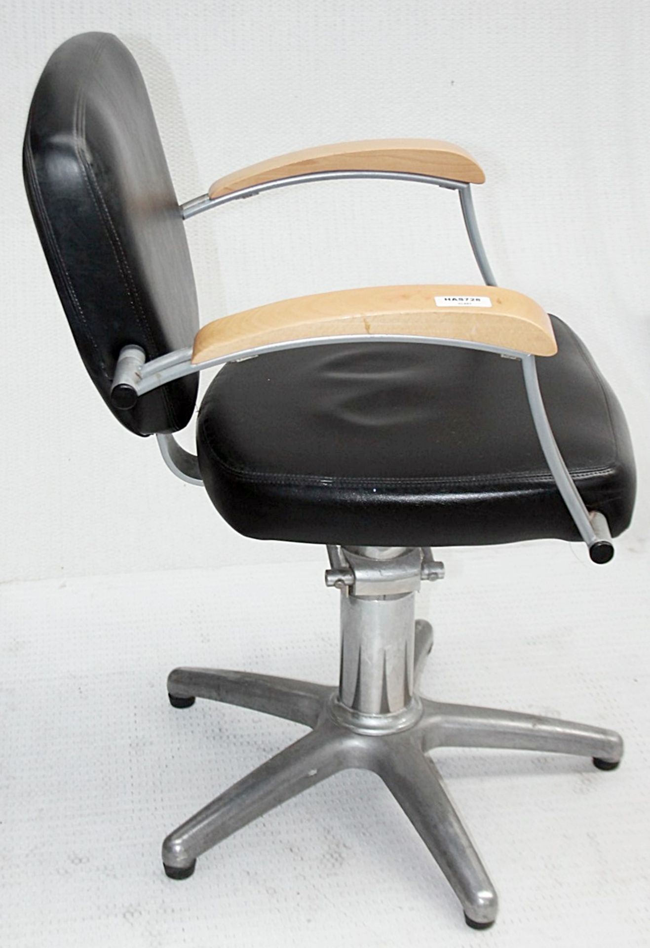 1 x Adjustable Black Hydraulic Barber Hairdressing Chair - Recently Removed From A Boutique Hair - Image 8 of 10