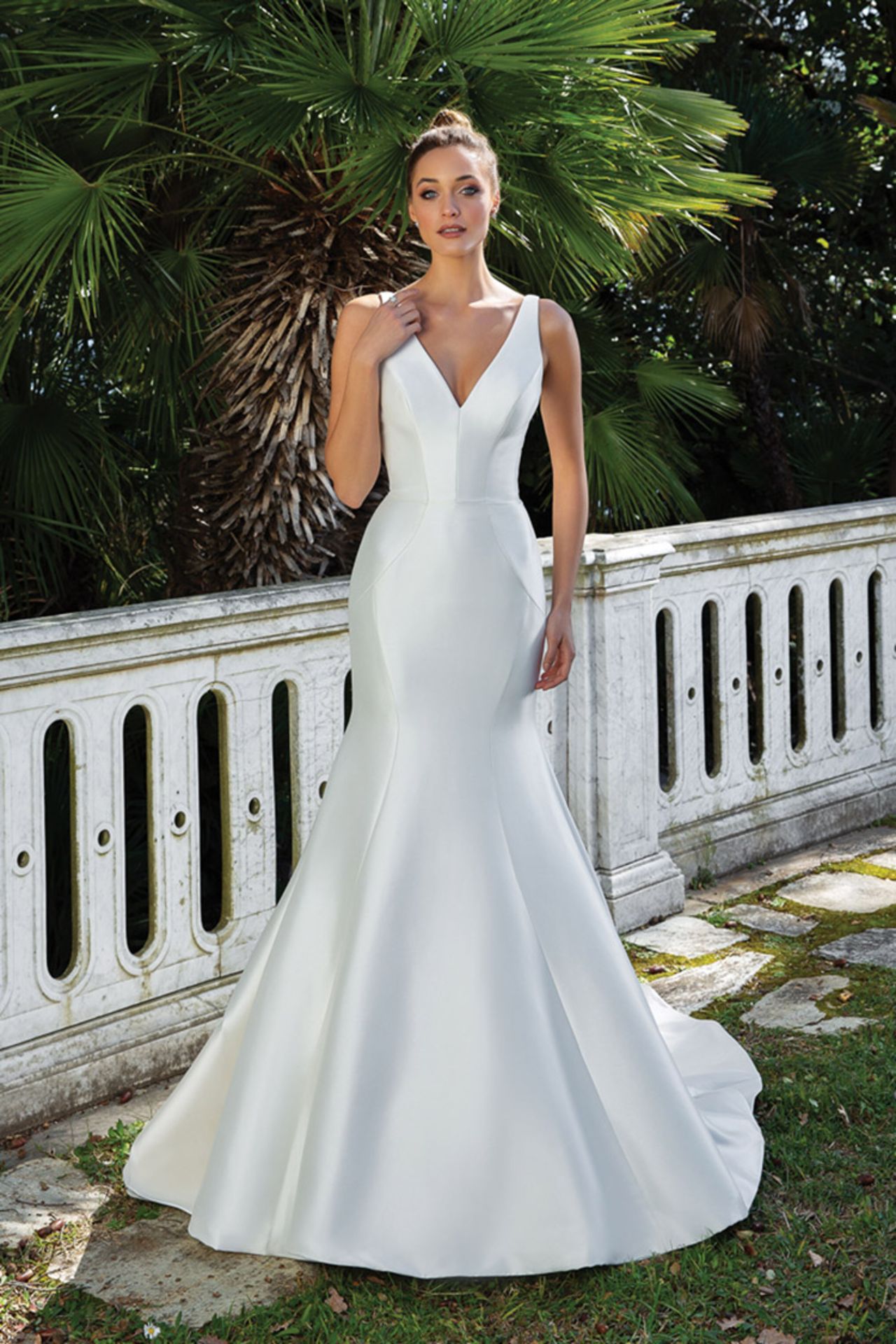 1 x Justin Alexander Designer Clean V-Neck Fit and Flare Wedding Dress - UK Size 14 - RRP £1,158 - Image 4 of 7