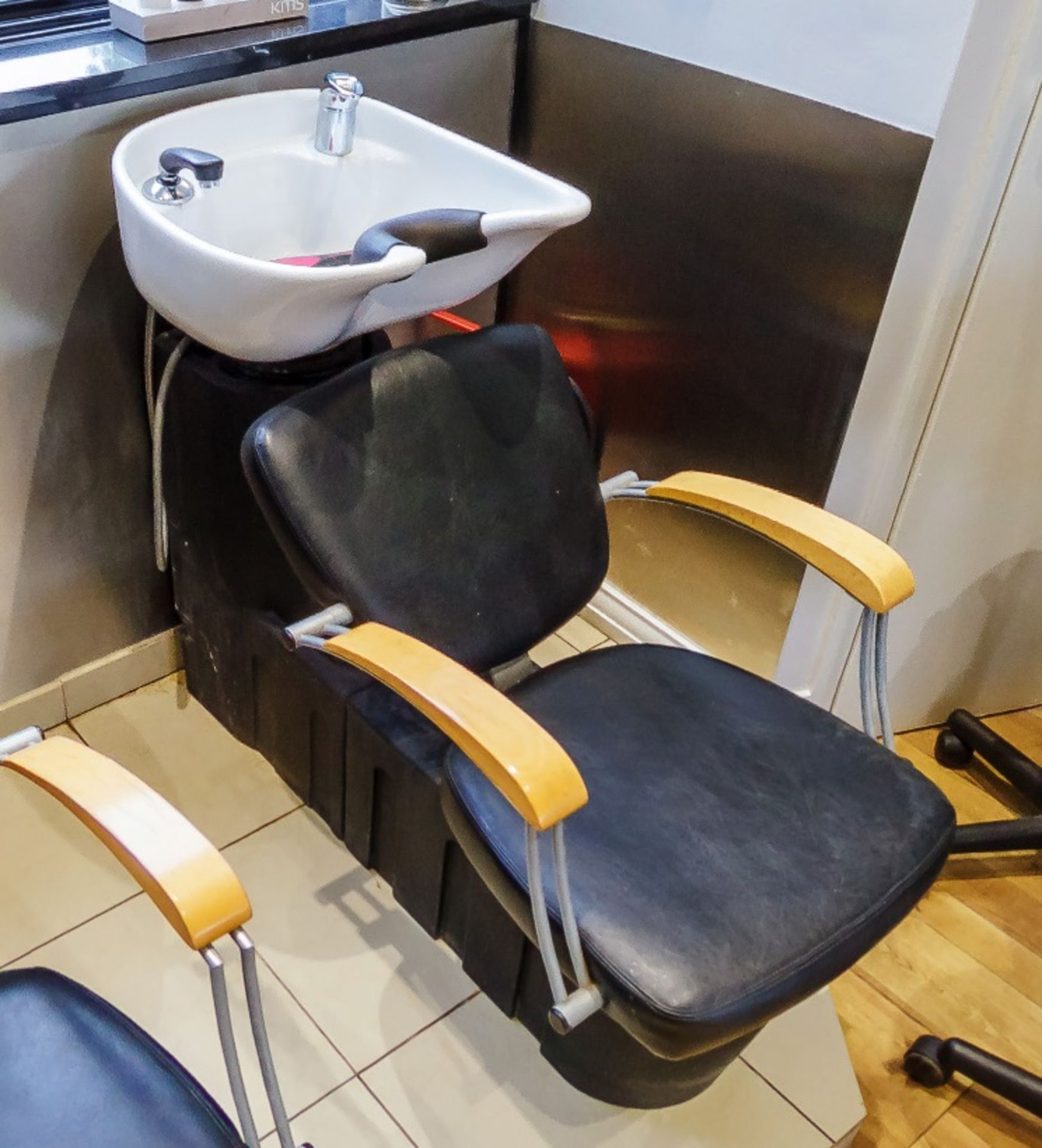 1 x Hair Washing Backwash Shampoo Basin Chair - Recently Removed From A Boutique Hair Salon - Ref: - Image 2 of 12