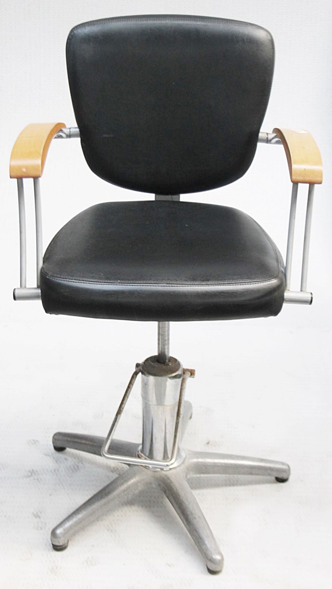 1 x Adjustable Black Hydraulic Barber Hairdressing Chair - Recently Removed From A Boutique Hair - Image 7 of 11