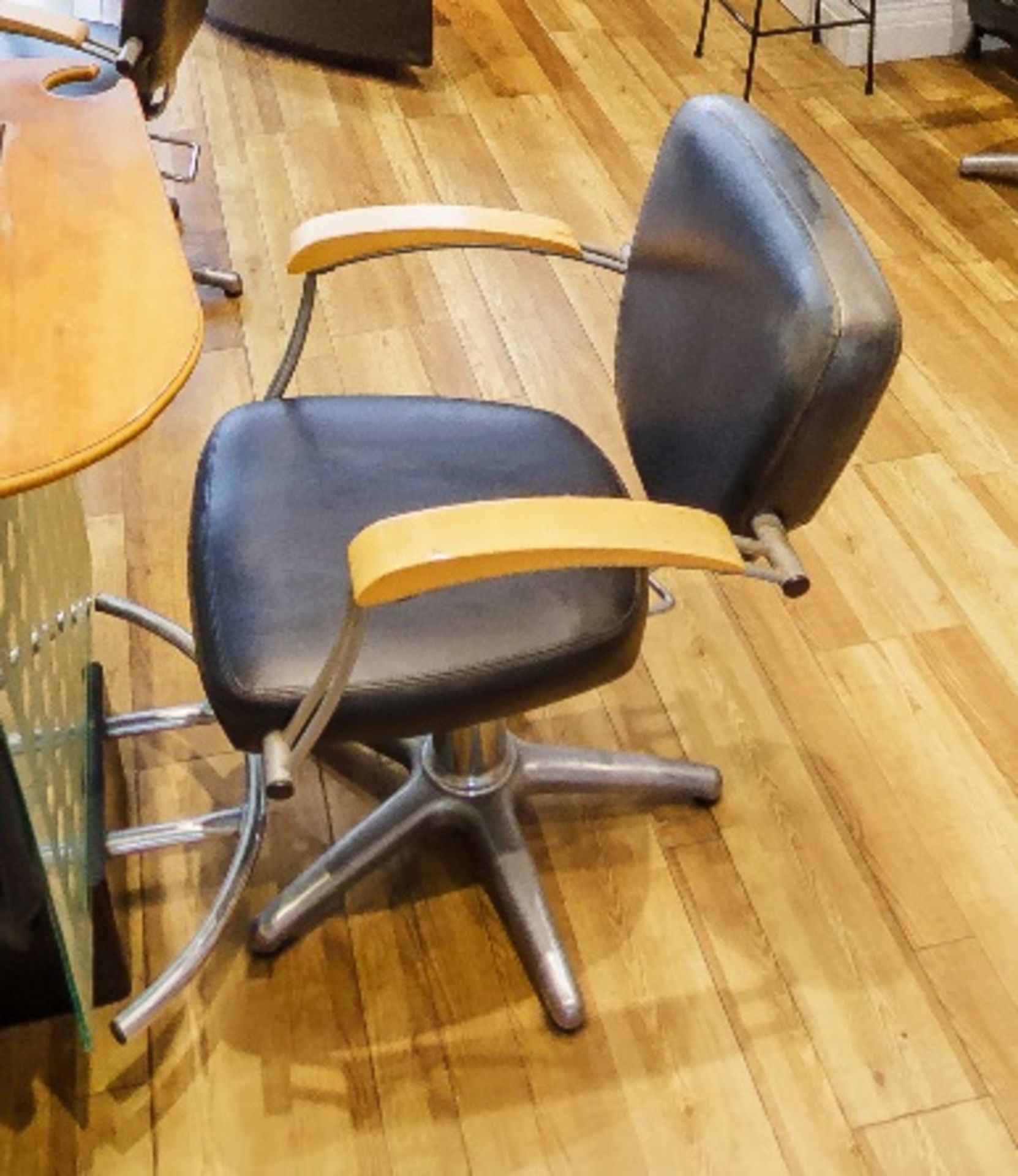 1 x Adjustable Black Hydraulic Barber Hairdressing Chair - Recently Removed From A Boutique Hair - Image 2 of 11