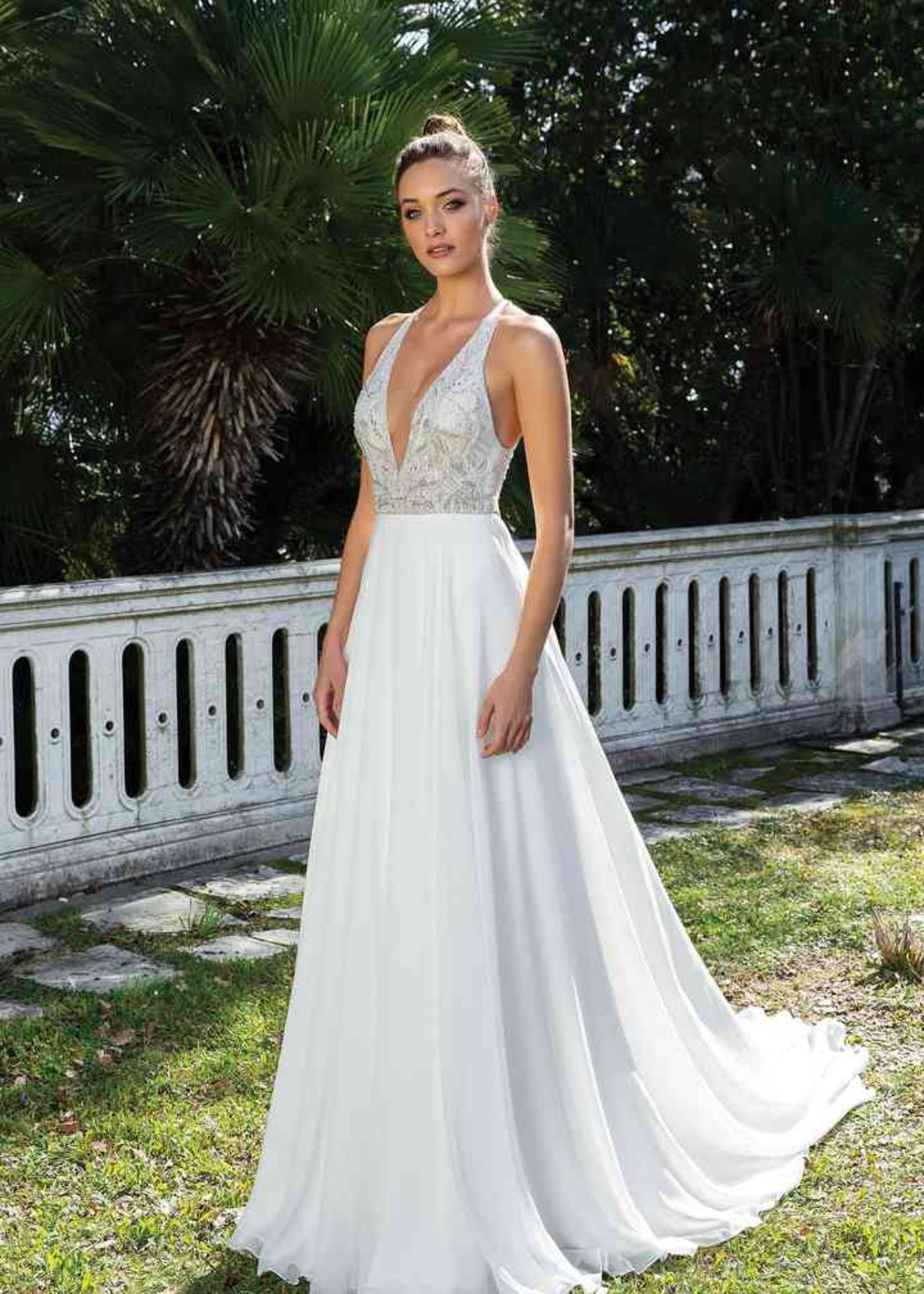 1 x Justin Alexander Chiffon V-neck, A-Line Beaded Bridal Gown Wedding Dress - Size 12 - RRP £1,495 - Image 5 of 7