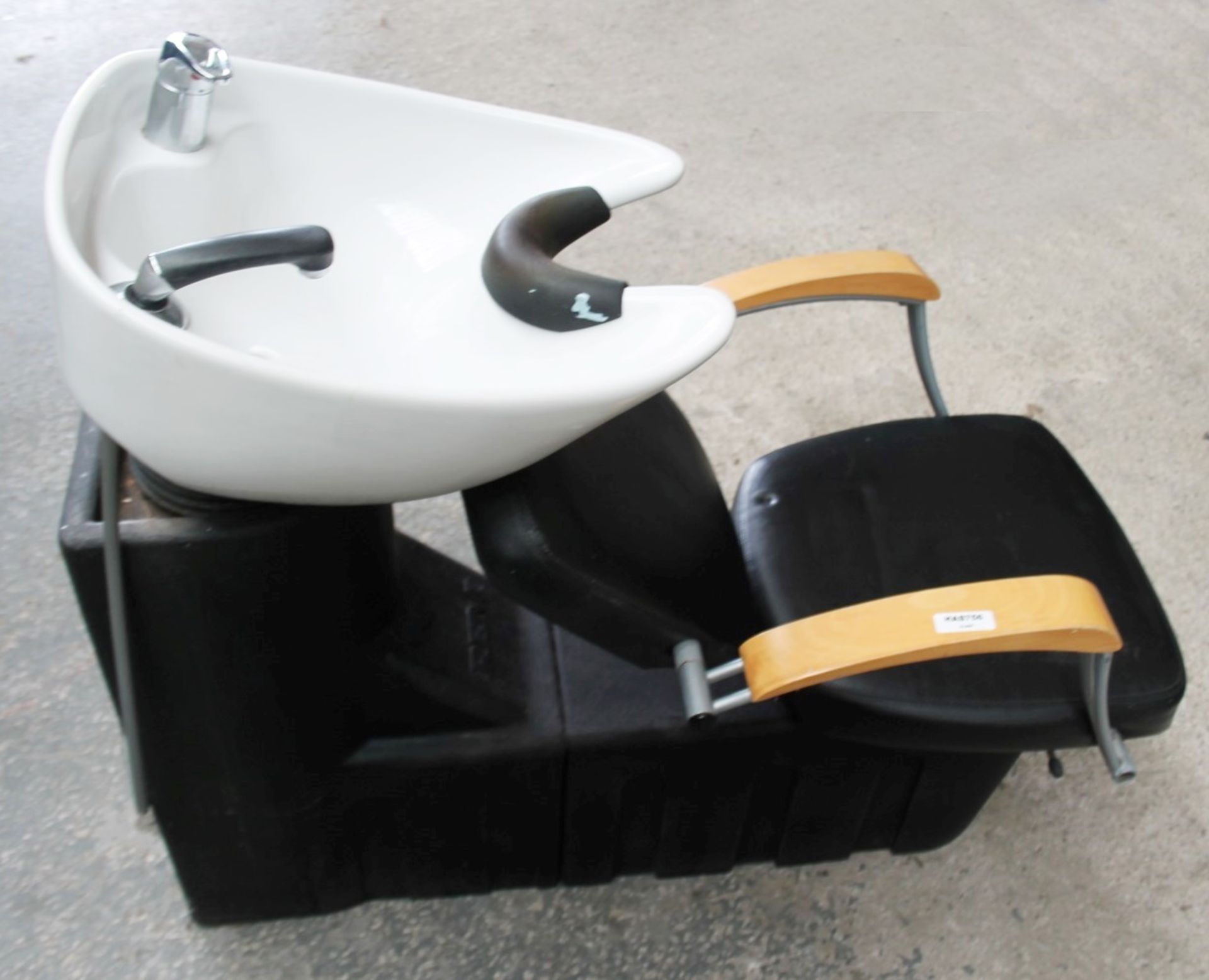 1 x Hair Washing Backwash Shampoo Basin Chair - Recently Removed From A Boutique Hair Salon - Ref: - Image 6 of 14