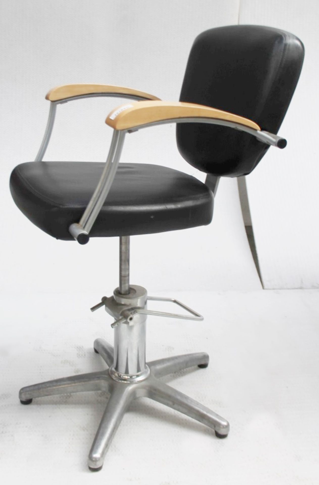 1 x Adjustable Black Hydraulic Barber Hairdressing Chair - Recently Removed From A Boutique Hair - Image 7 of 11