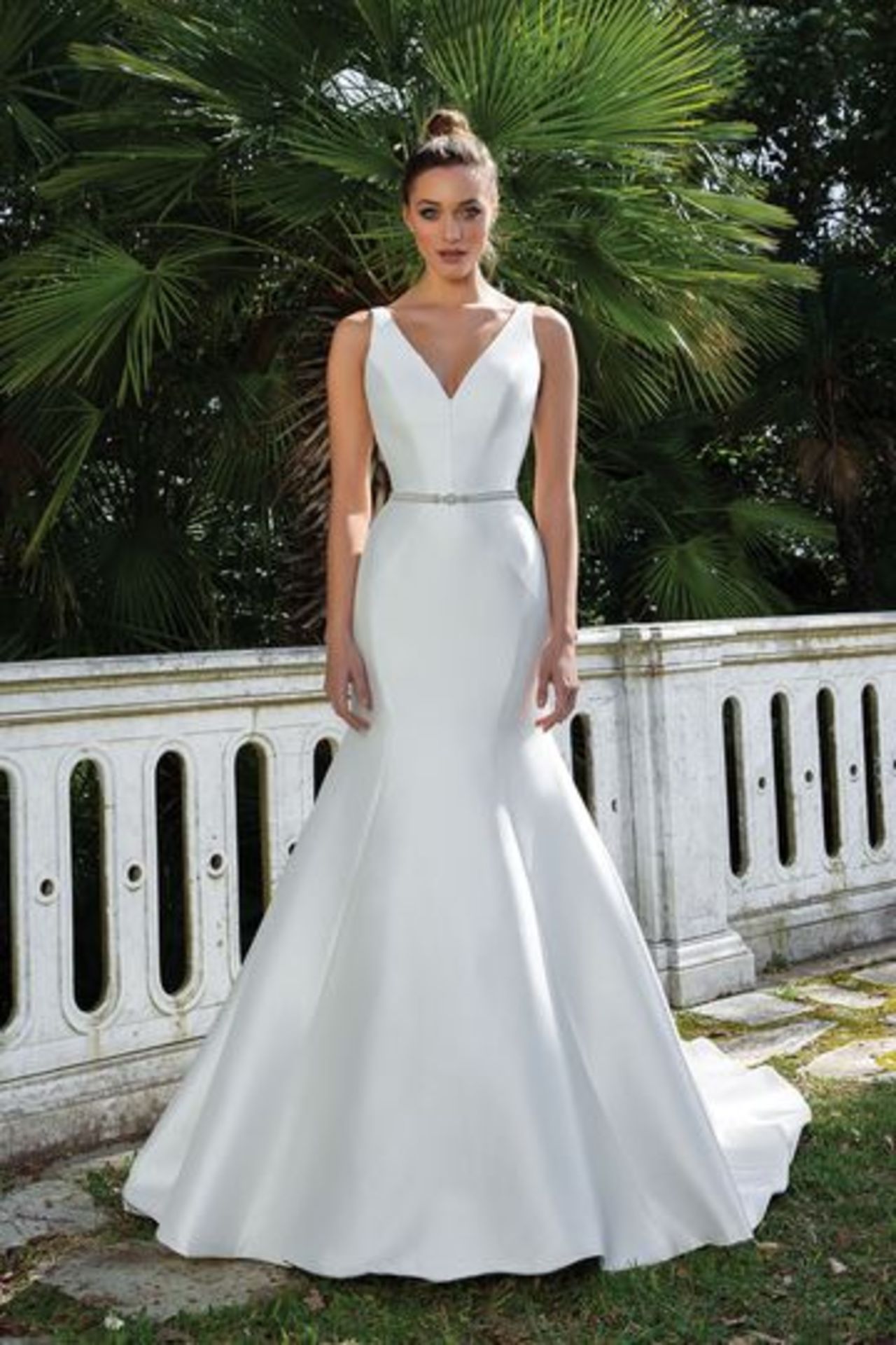 1 x Justin Alexander Designer Clean V-Neck Fit and Flare Wedding Dress - UK Size 14 - RRP £1,158 - Image 3 of 7