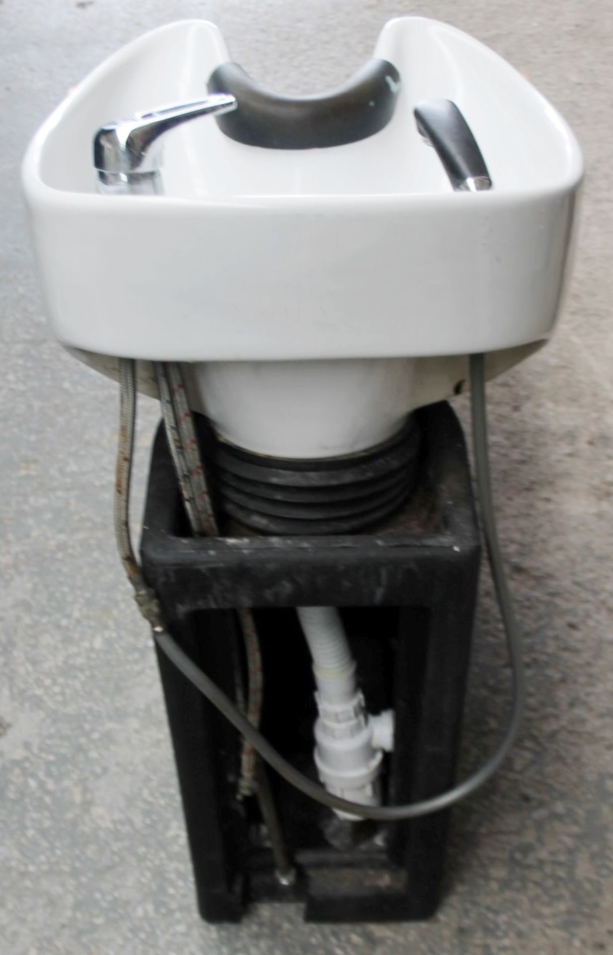 1 x Hair Washing Backwash Shampoo Basin Chair - Recently Removed From A Boutique Hair Salon - Ref: - Image 7 of 14