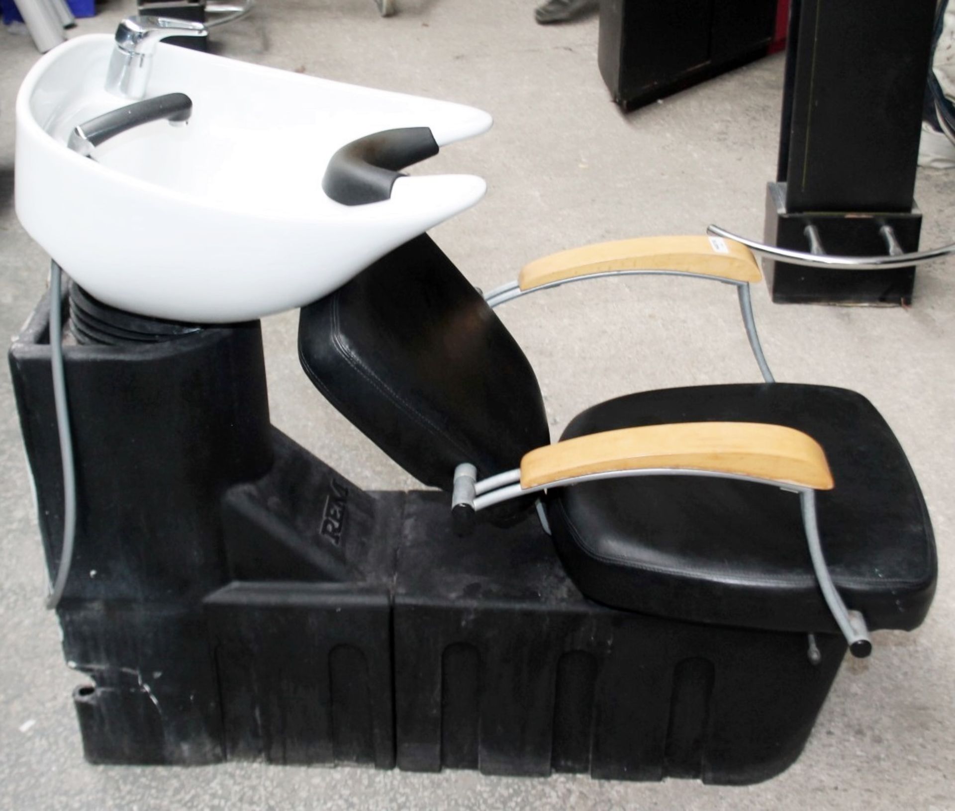 1 x Hair Washing Backwash Shampoo Basin Chair - Recently Removed From A Boutique Hair Salon - Ref: - Image 5 of 10