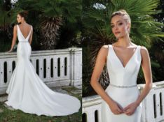 1 x Justin Alexander Designer Clean V-Neck Fit and Flare Wedding Dress - UK Size 14 - RRP £1,158